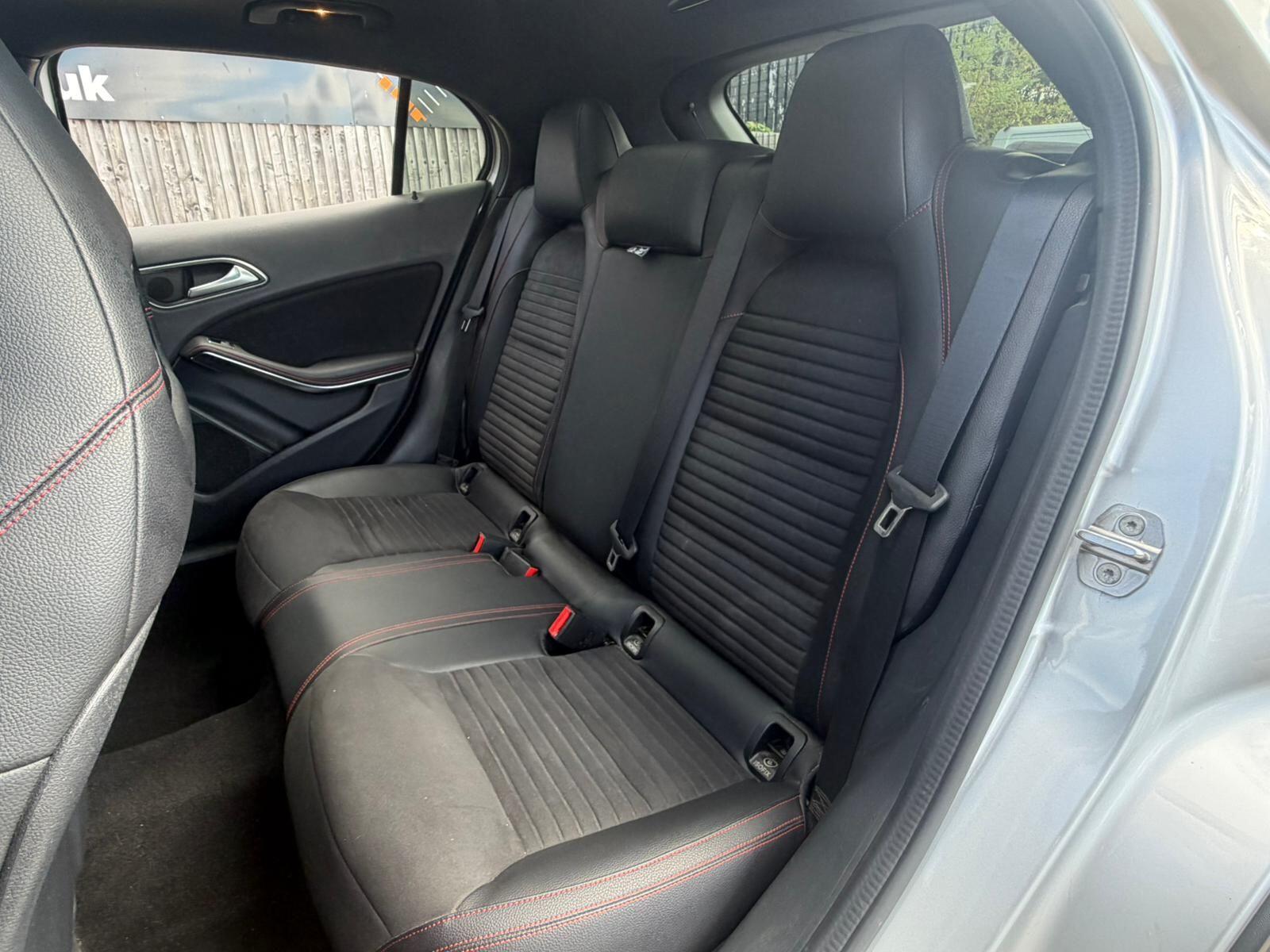Mercedes-Benz Gla view 15