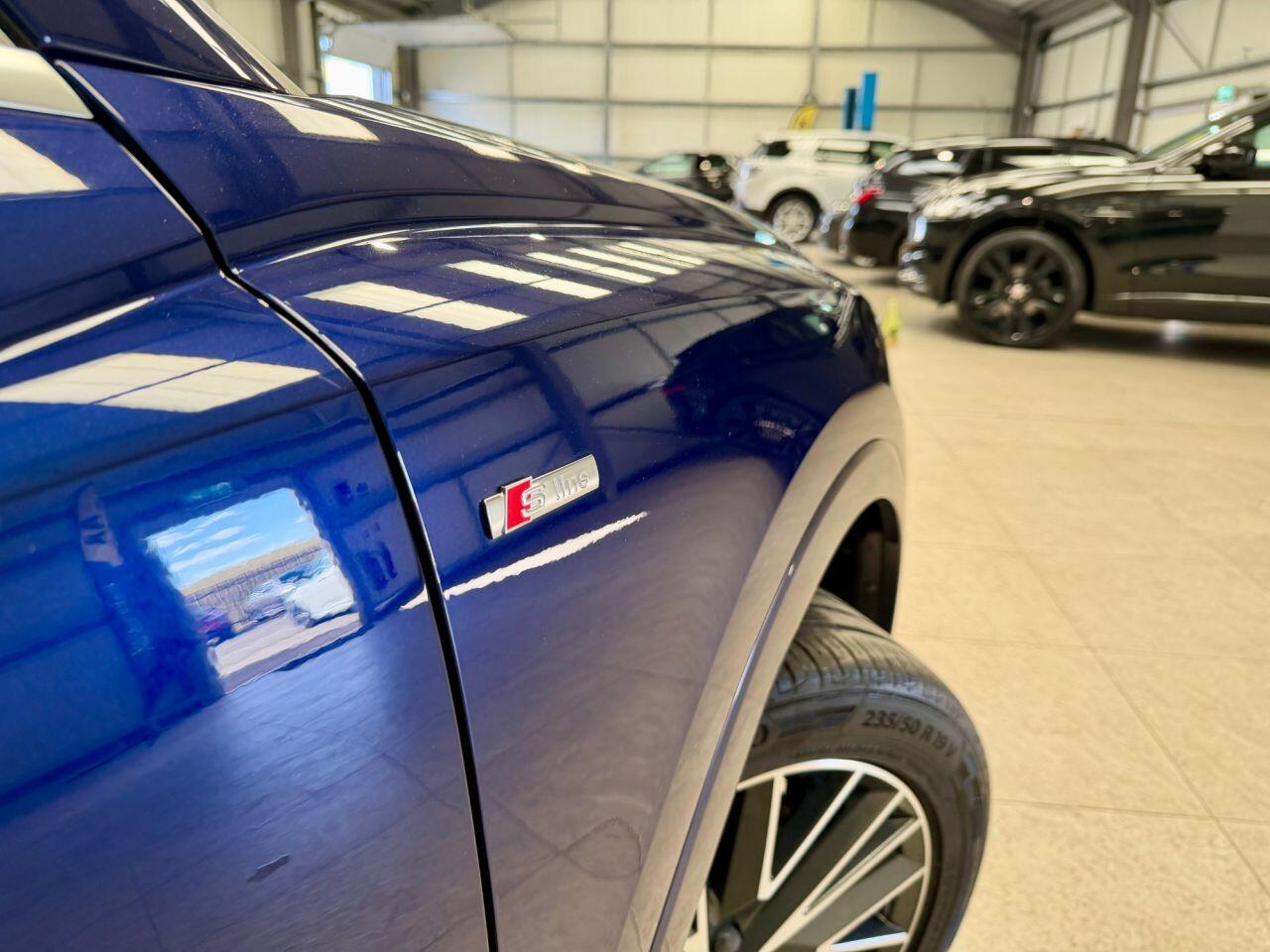 Audi Q3 view 27