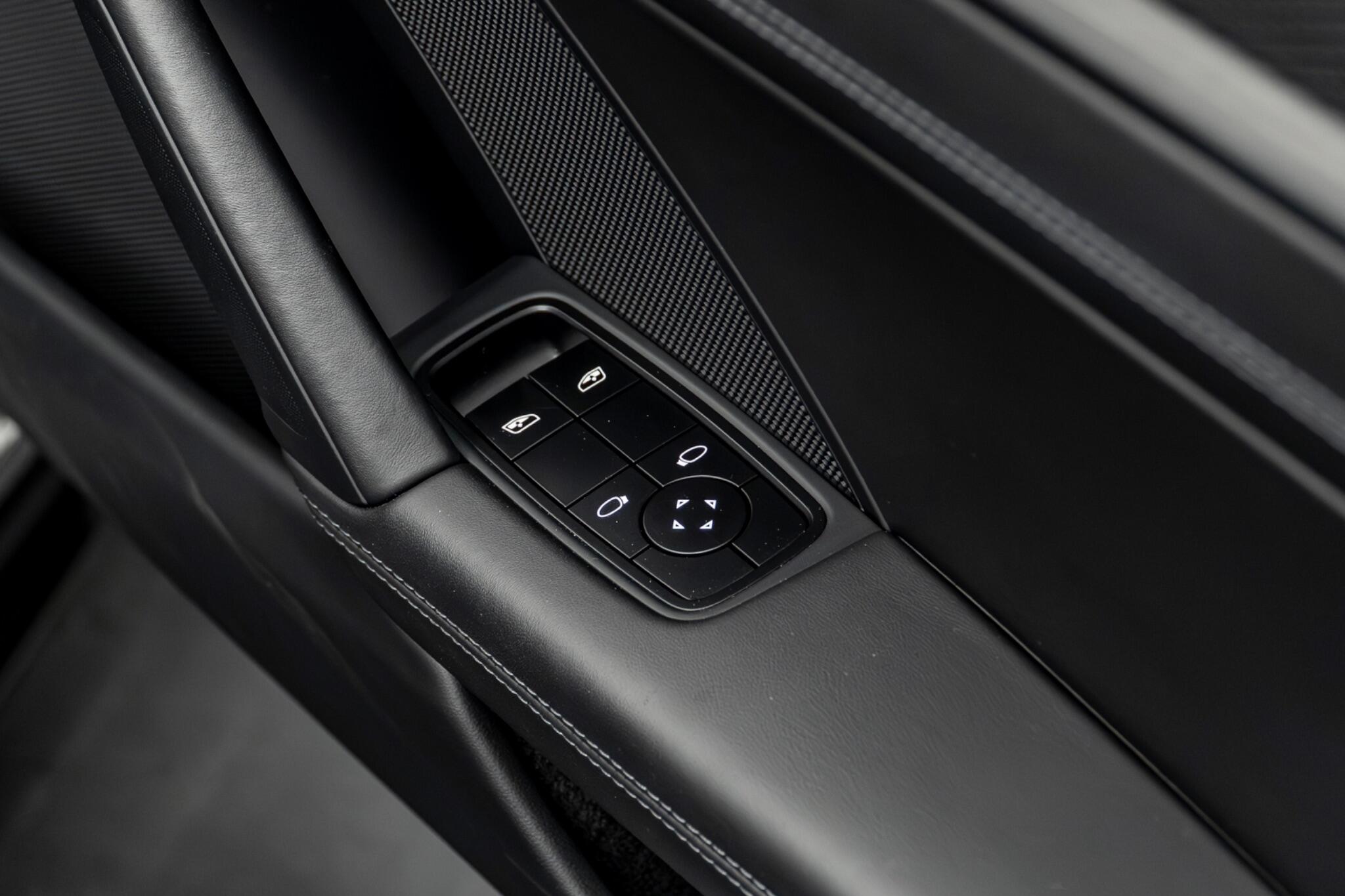 Porsche 911 view 32