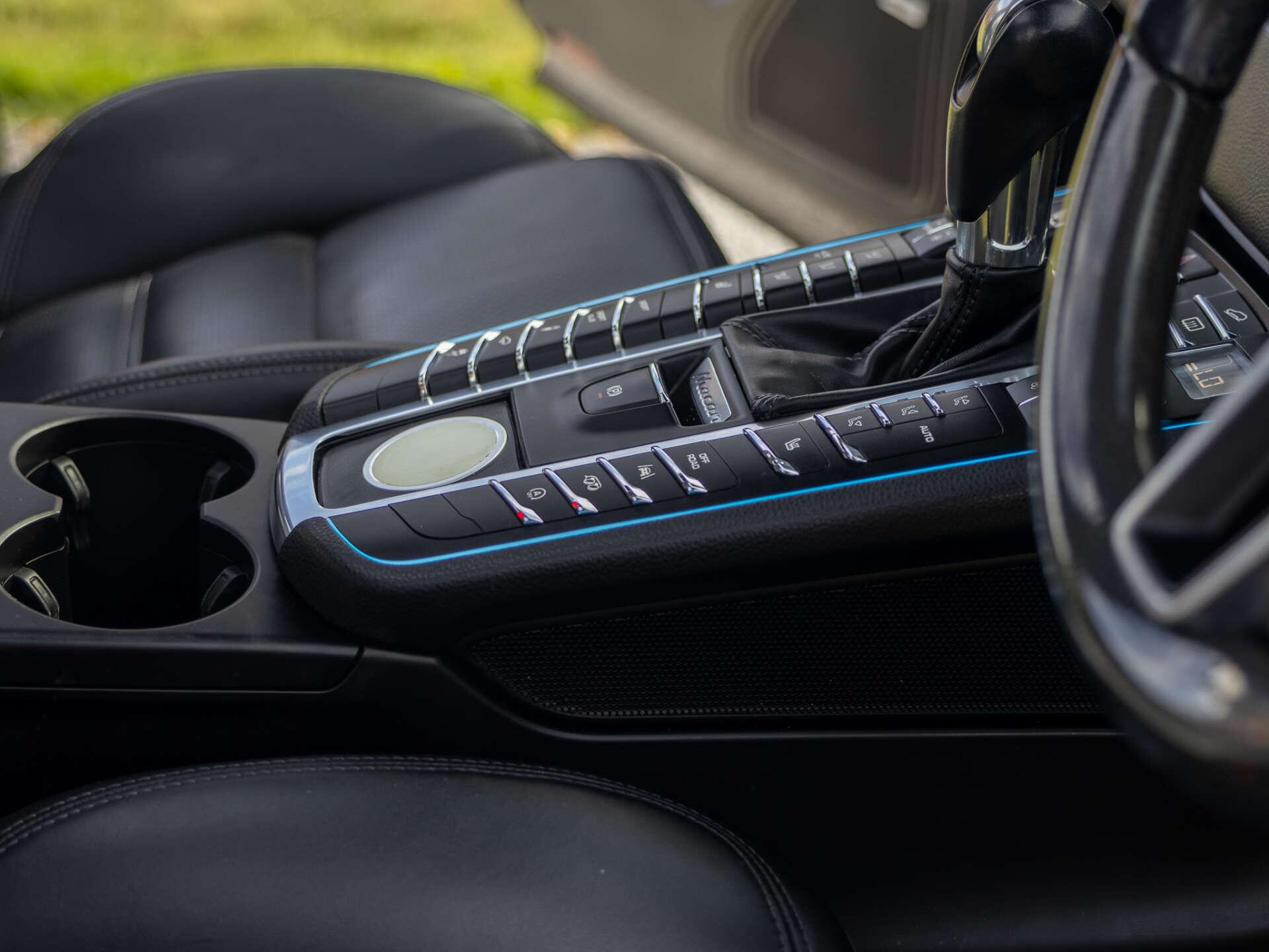 Porsche Macan view 21