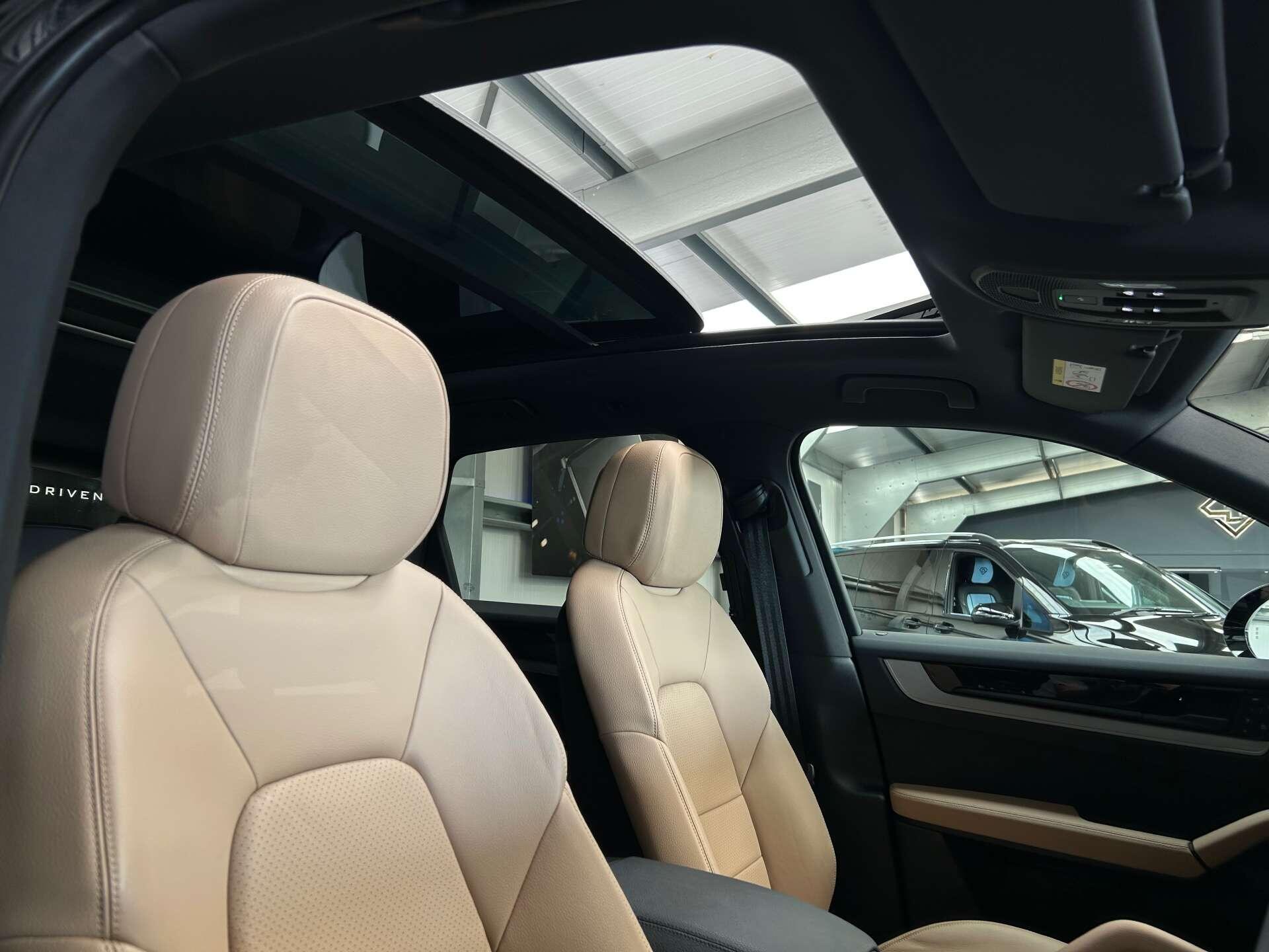 Porsche Cayenne view 29