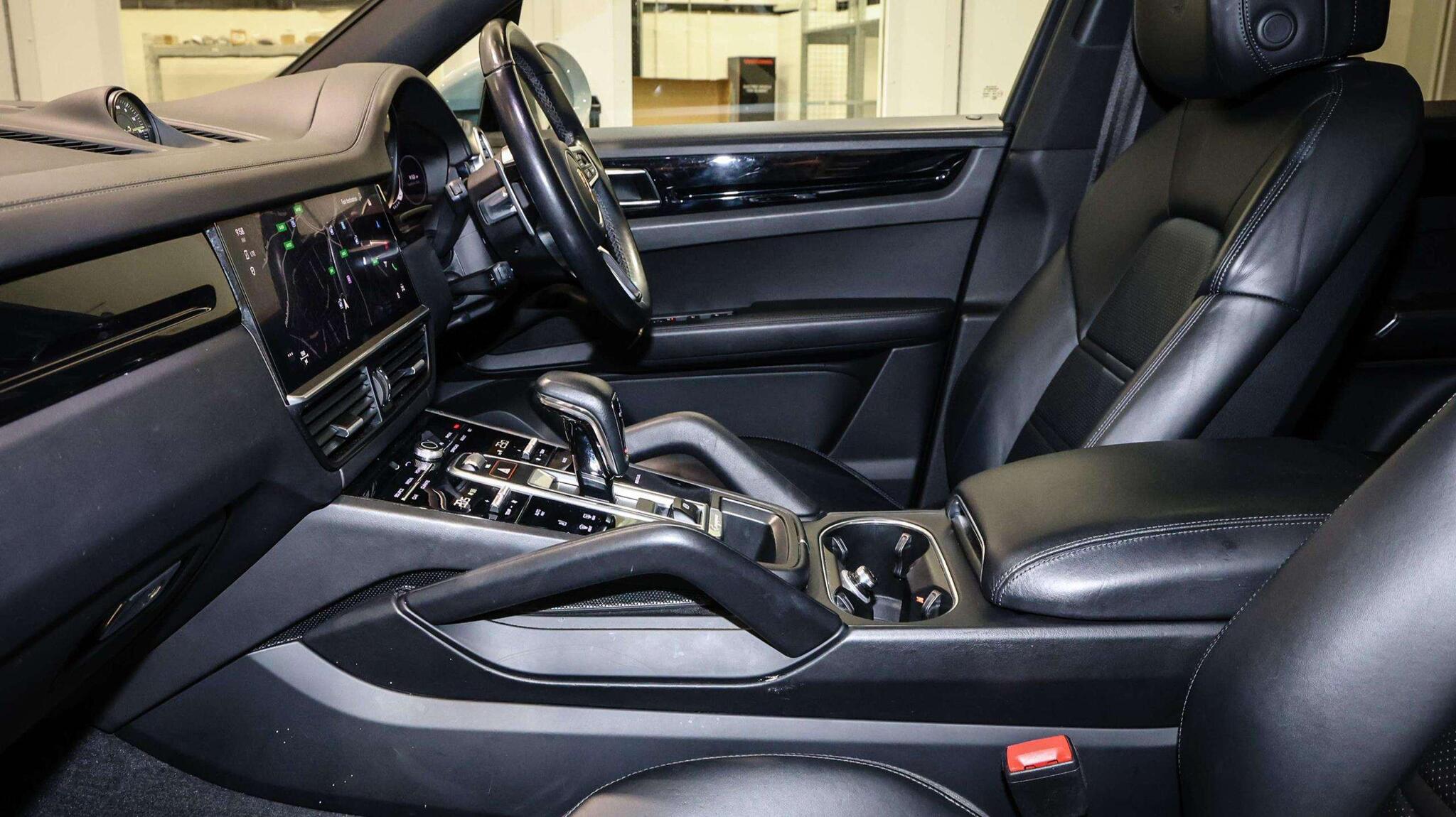 Porsche Cayenne view 12