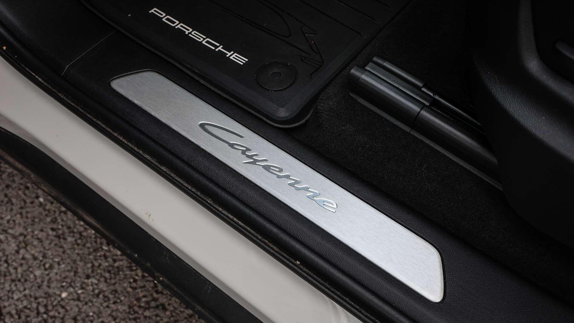 Porsche Cayenne view 25