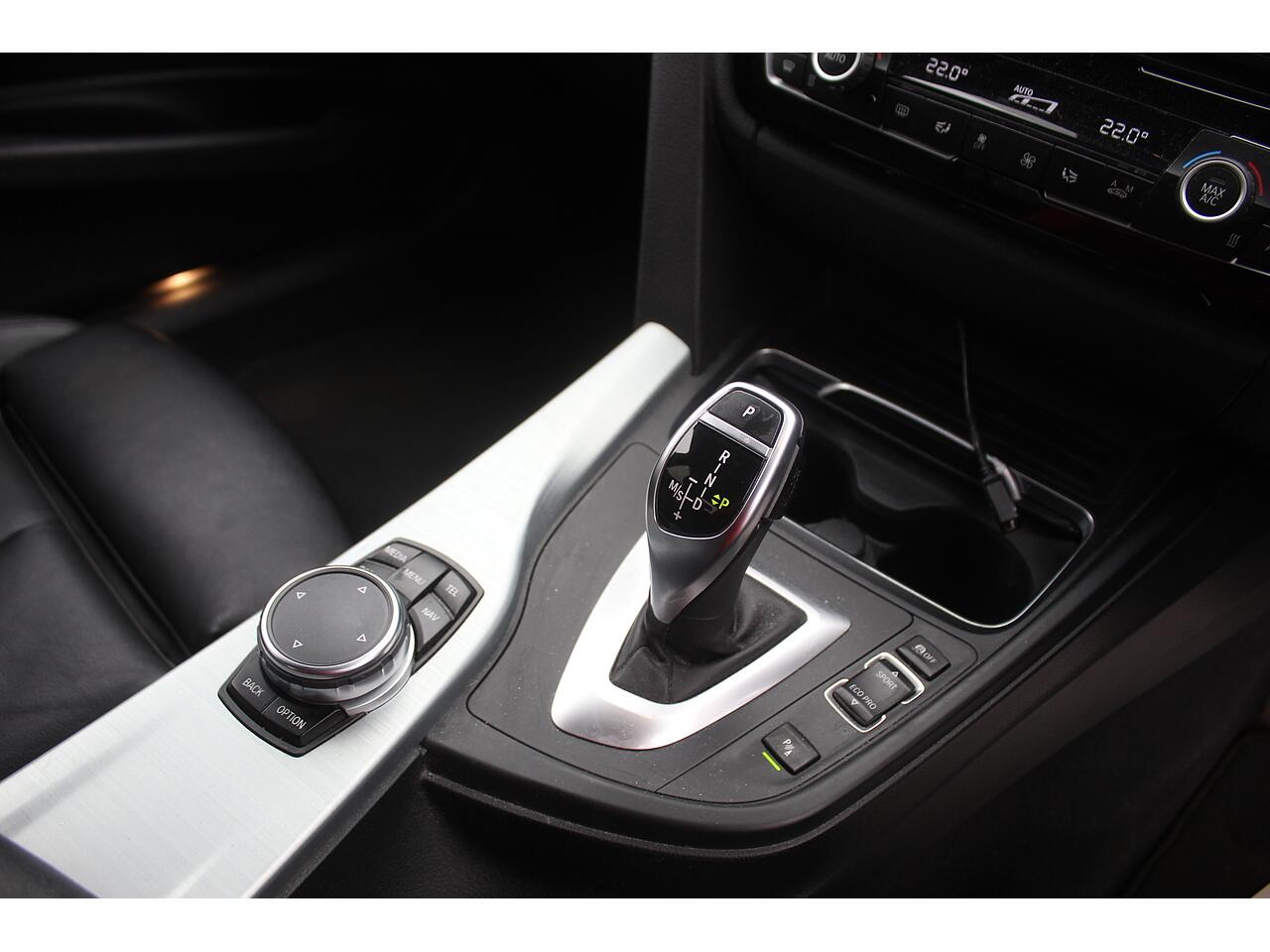 BMW 3 Series view 22