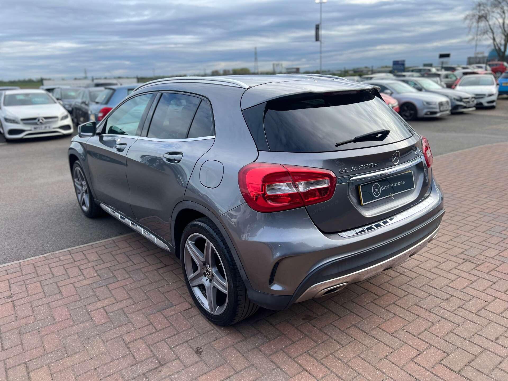 Mercedes-Benz GLA view 10