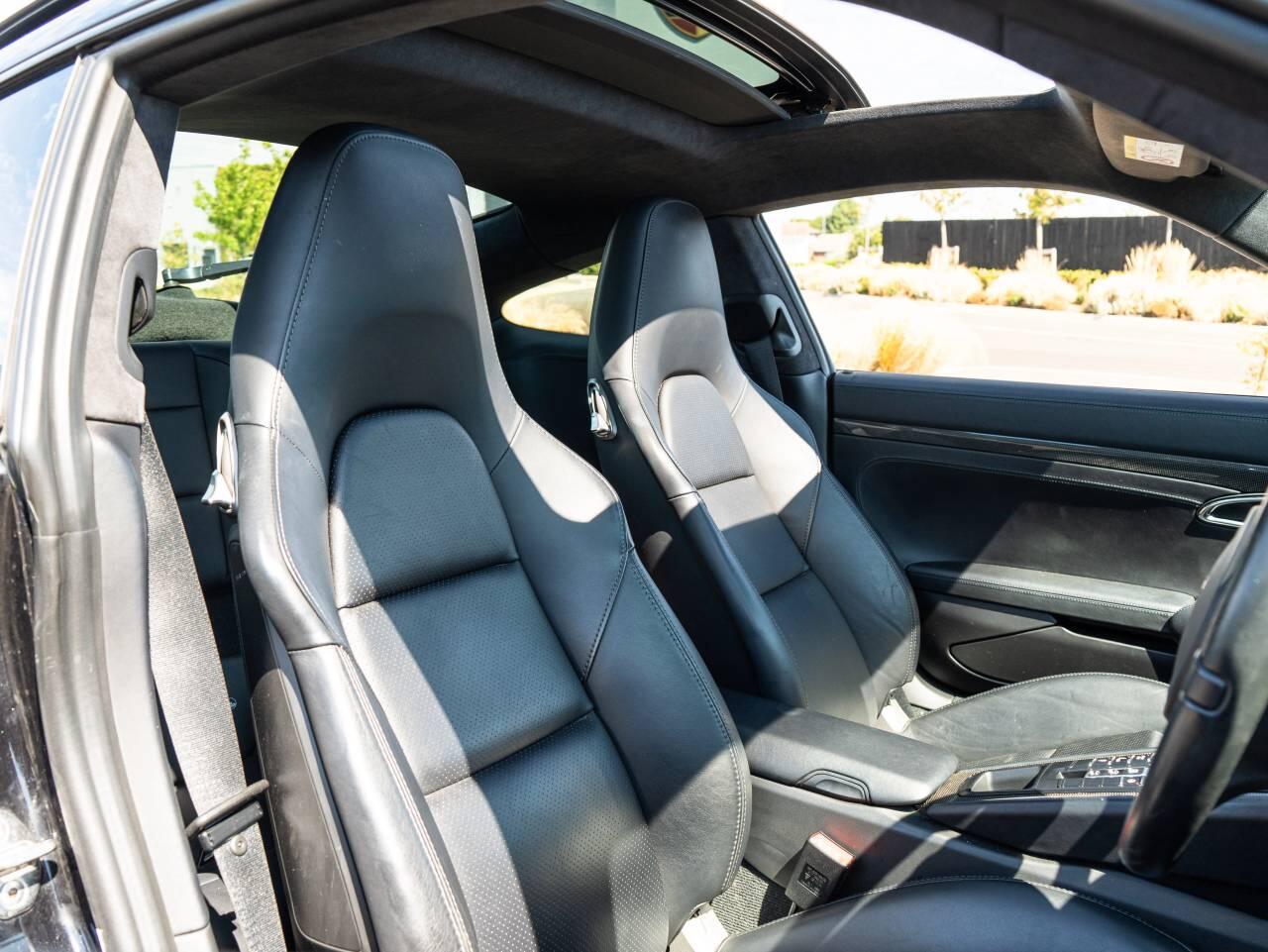 Porsche 911 view 5