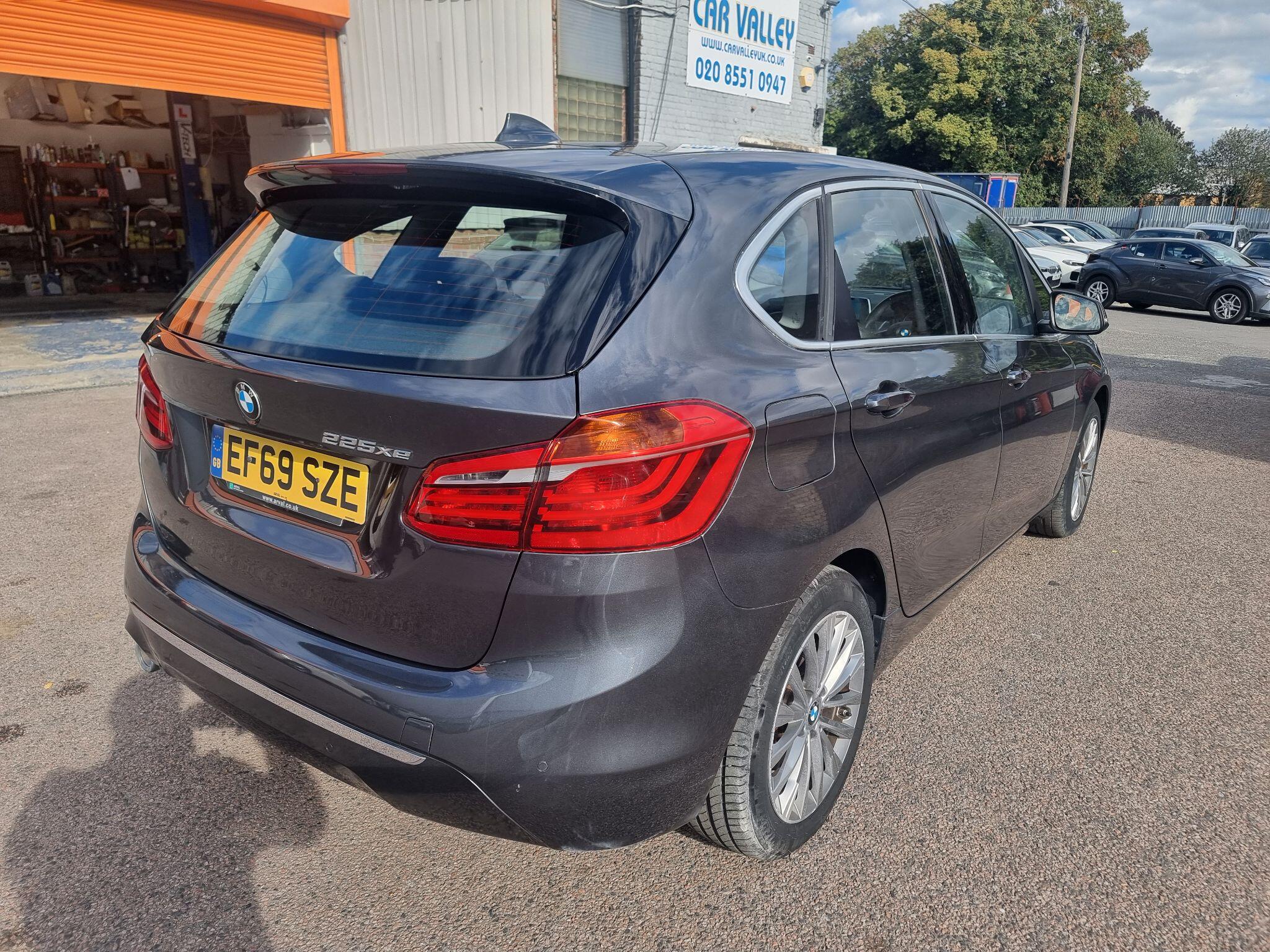 BMW 2 Series view 3