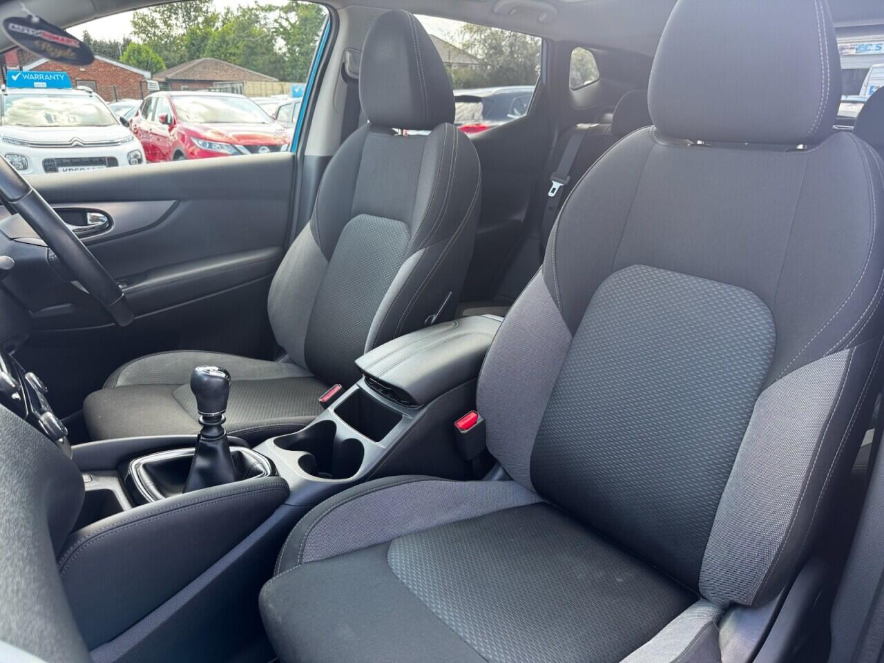Nissan Qashqai view 25