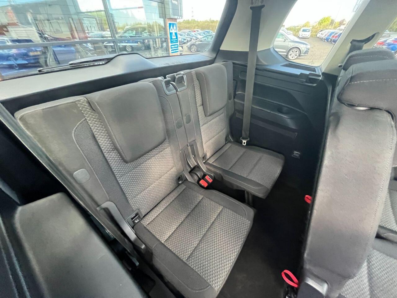 Volkswagen Touran view 16