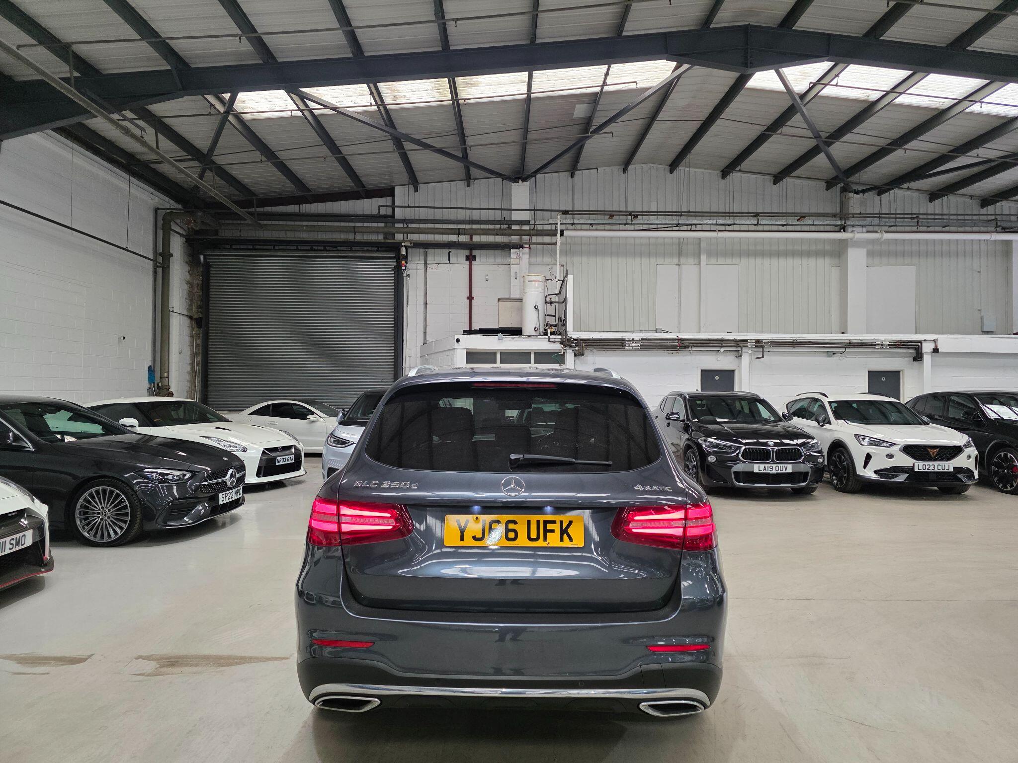Mercedes-Benz GLC view 4