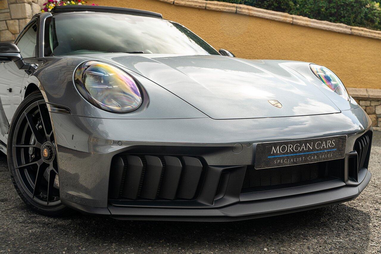 Porsche 911 view 34