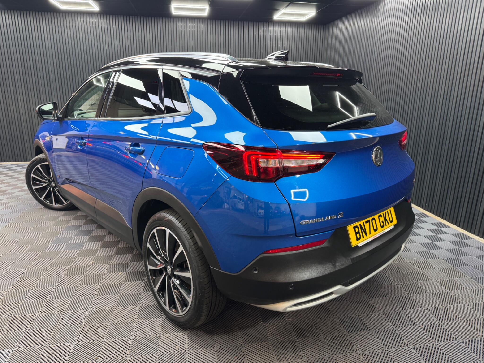 Vauxhall Grandland X view 3