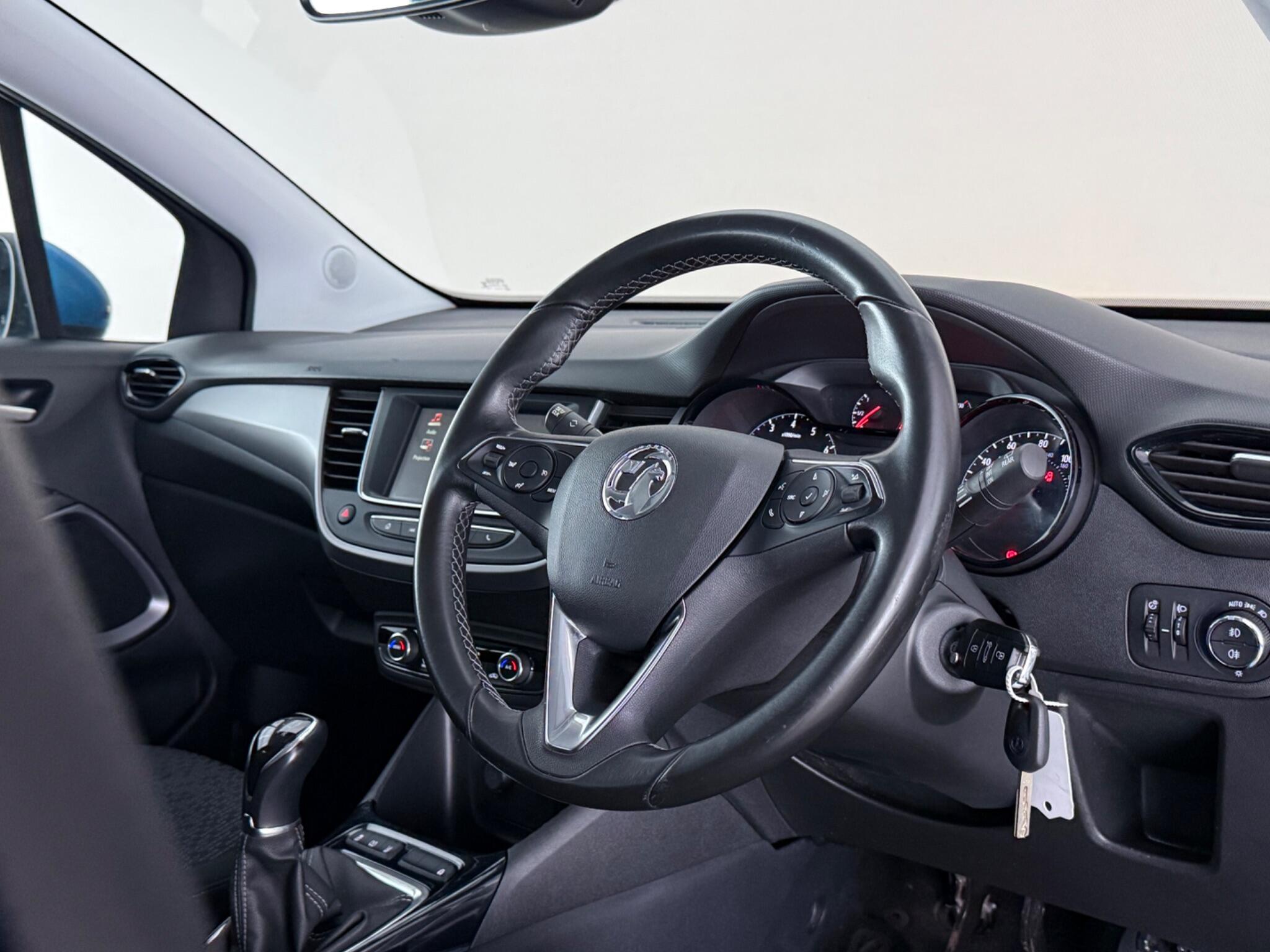 Vauxhall Crossland X view 3