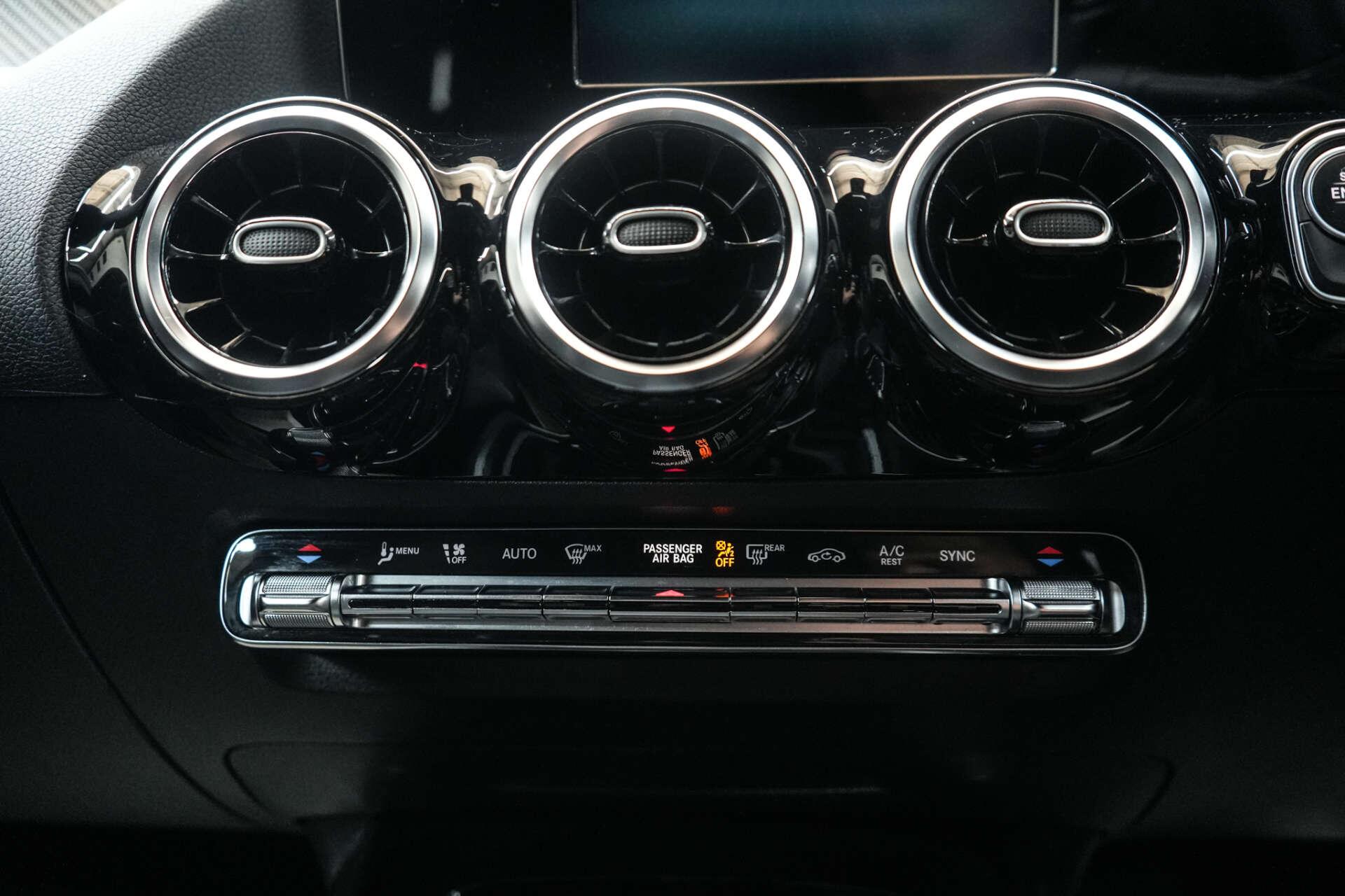 Mercedes-Benz Gla view 24