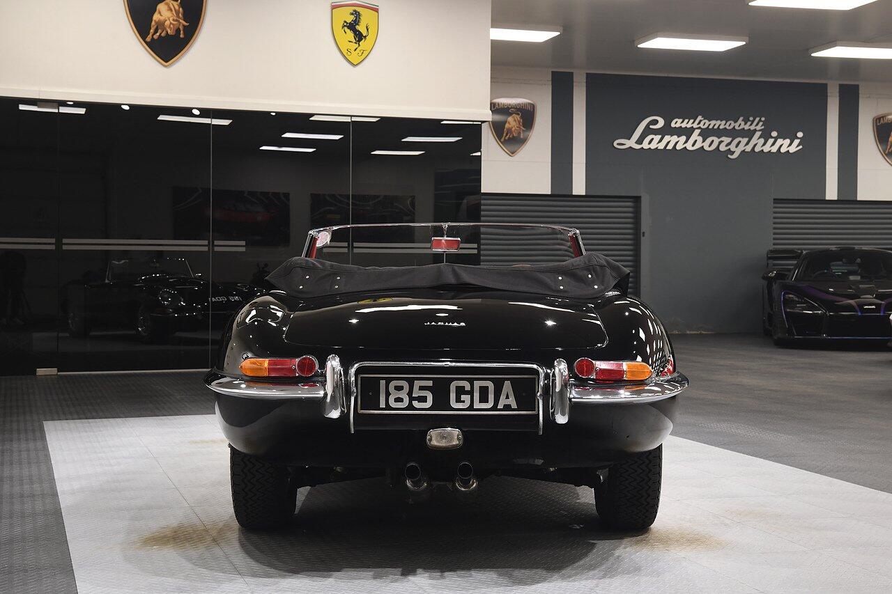 Jaguar E-Type view 27