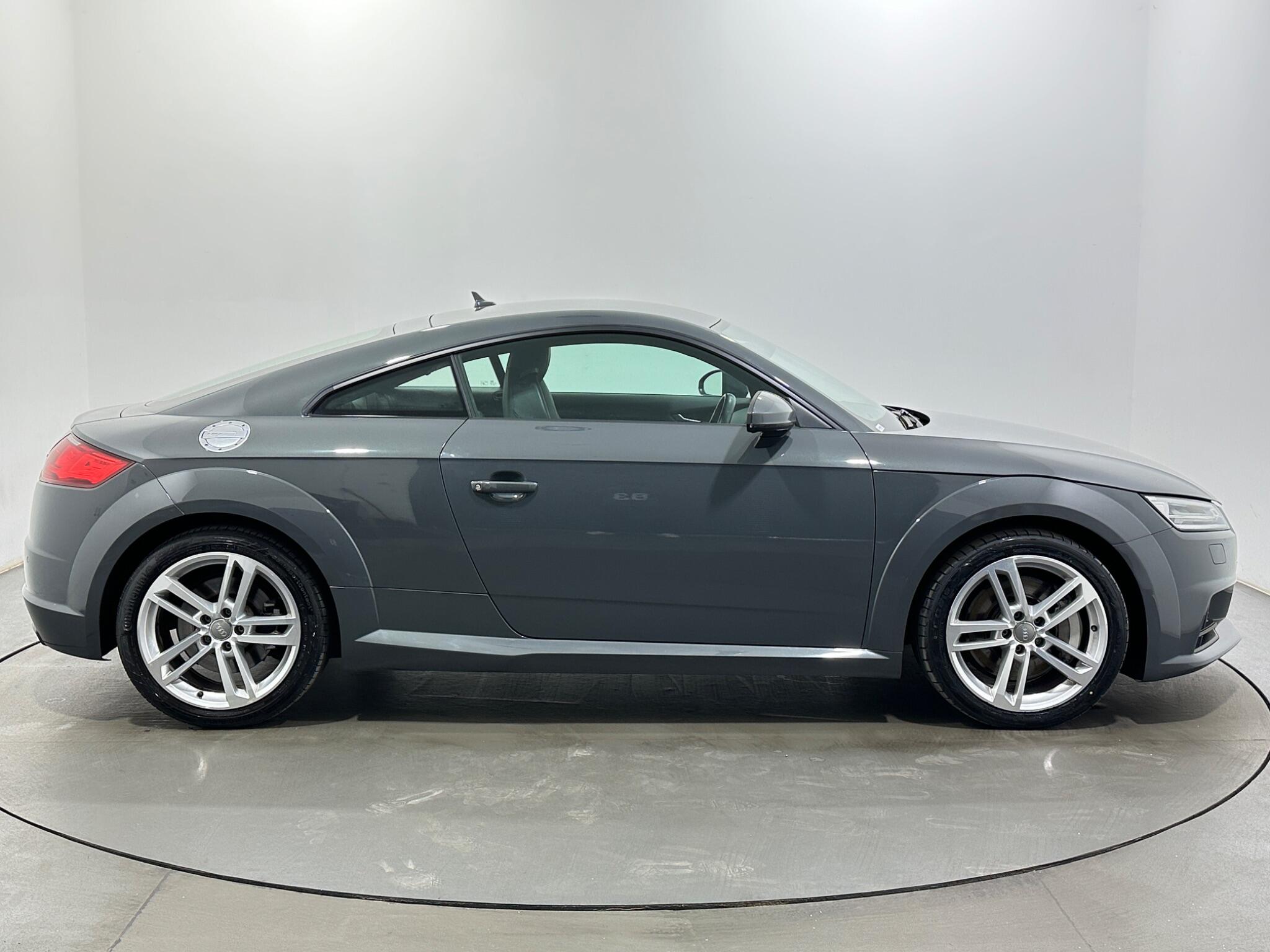 Audi TT view 9