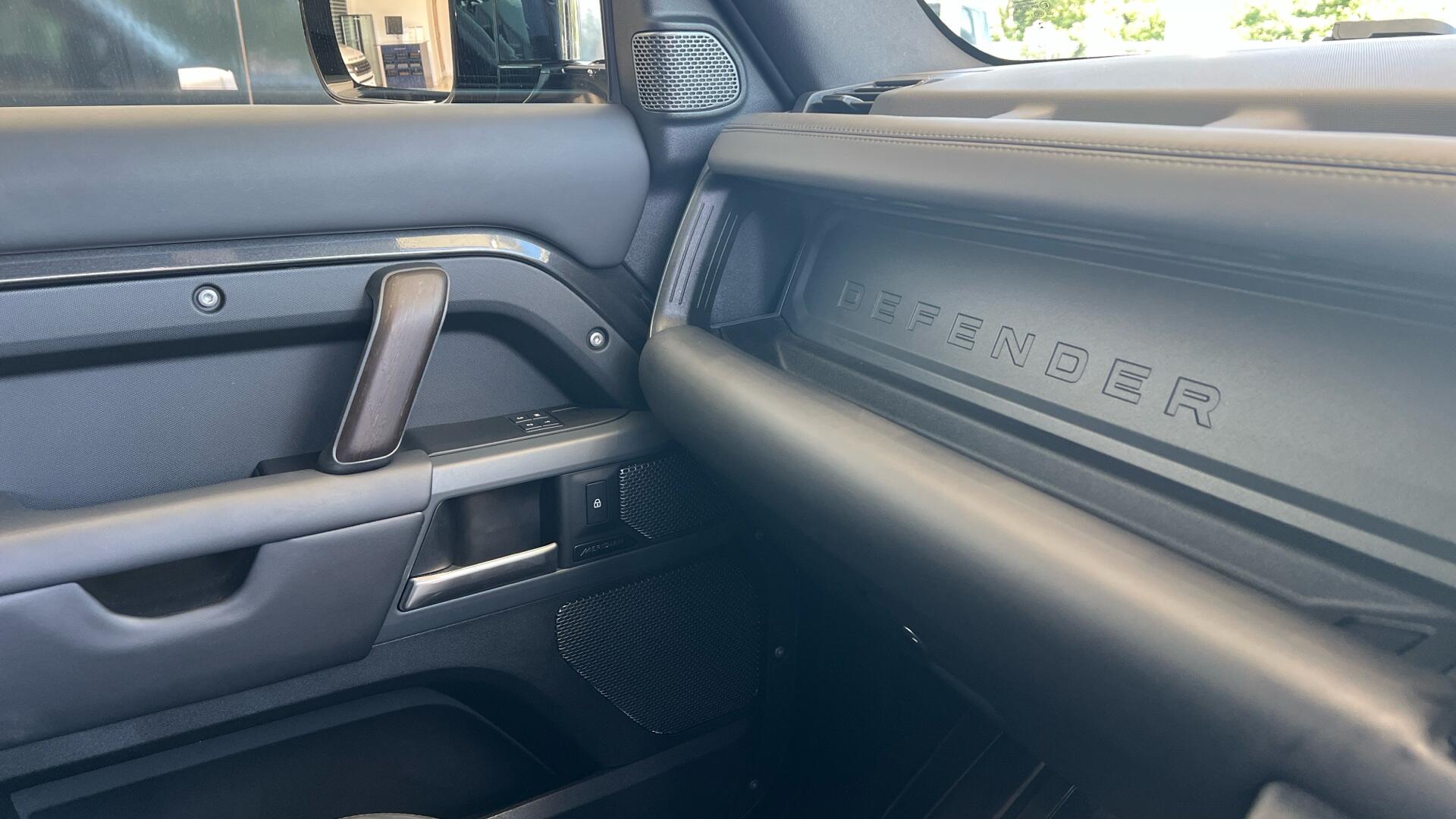 Land Rover Defender view 35