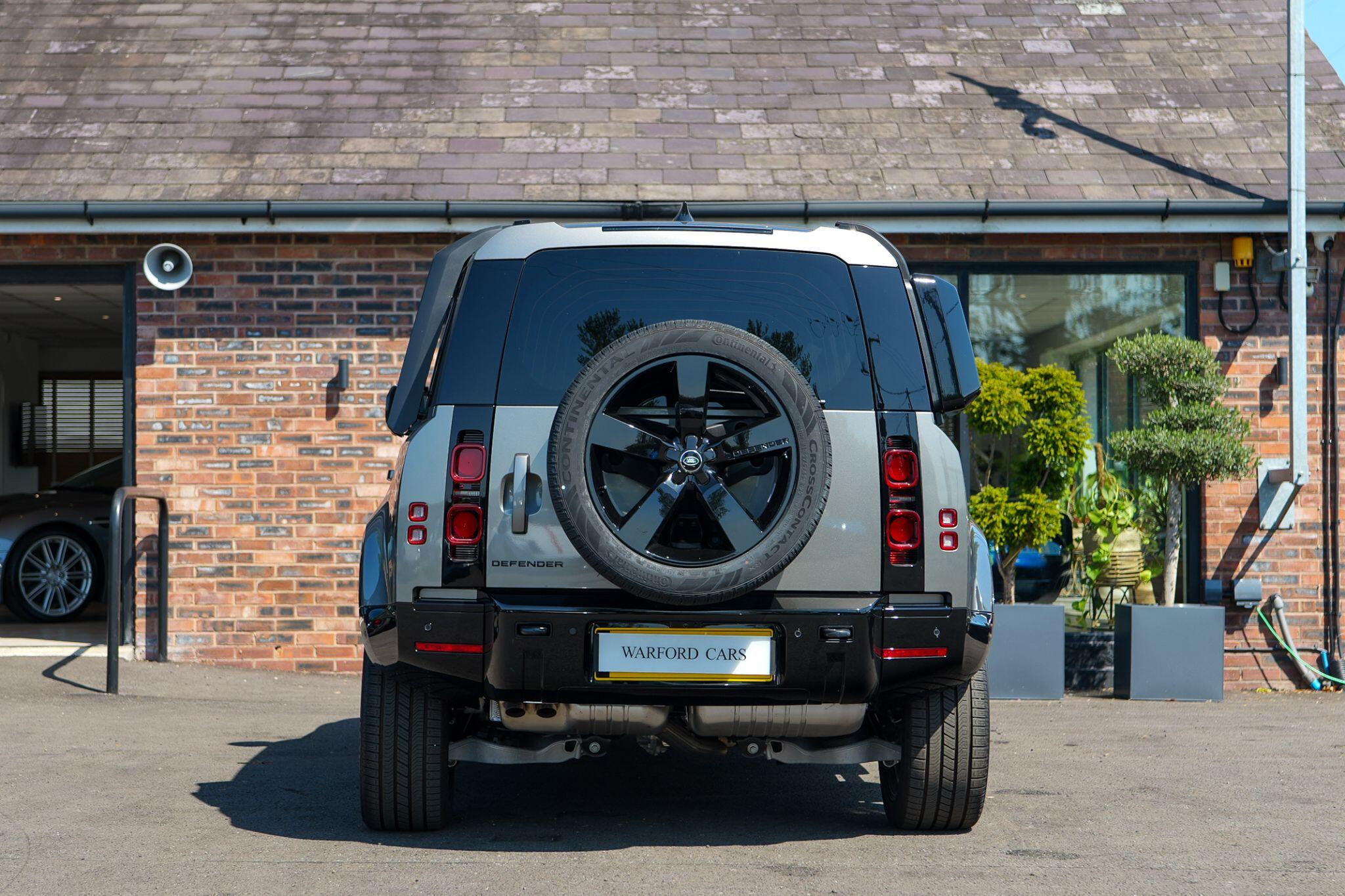 Land Rover Defender 110 view 5