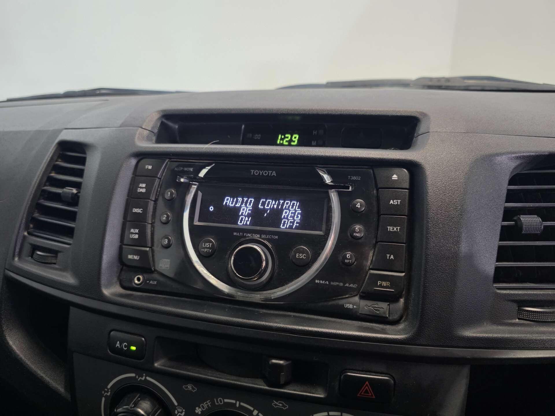Toyota Hilux view 22