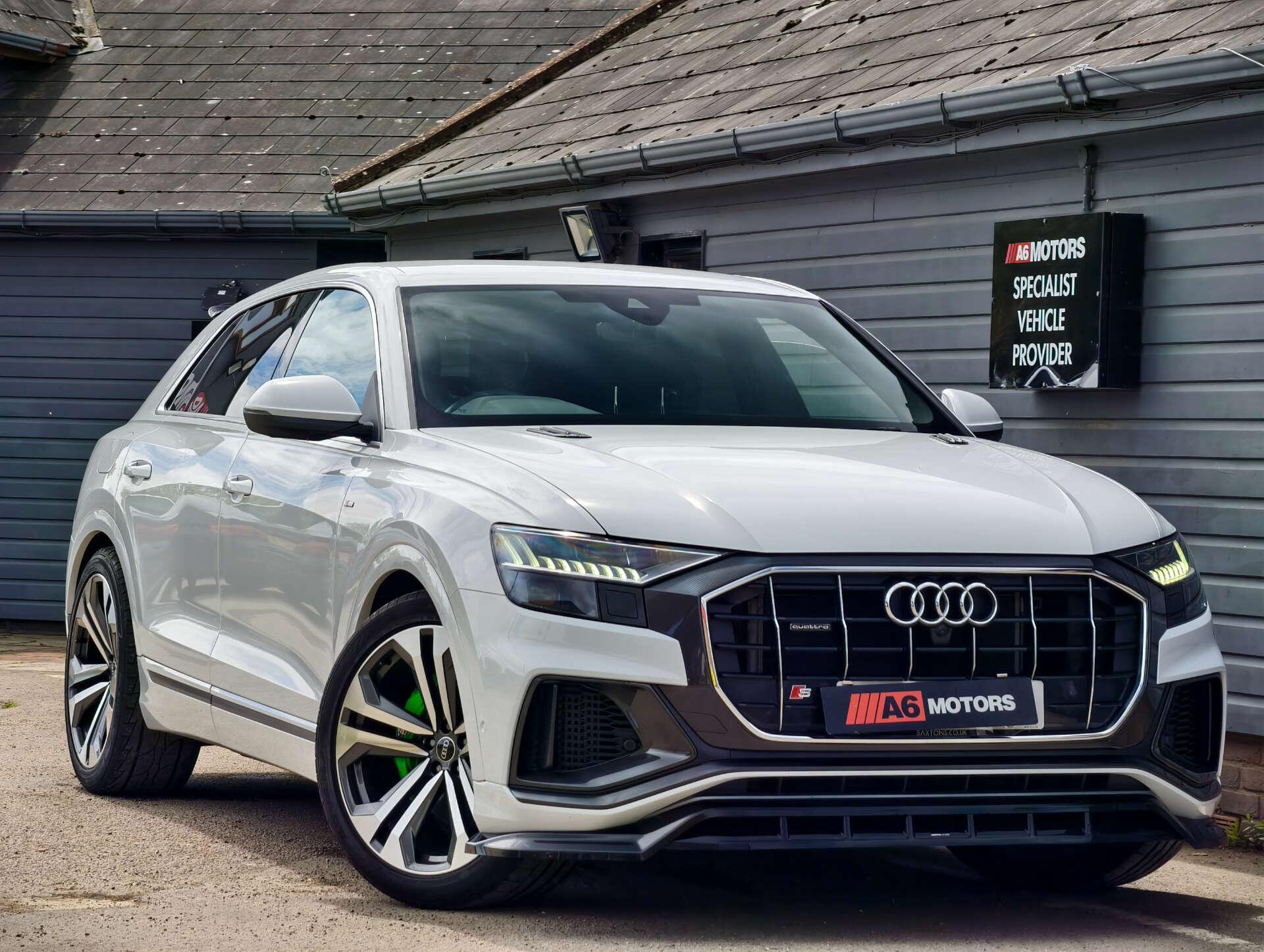 Audi Q8 view 10