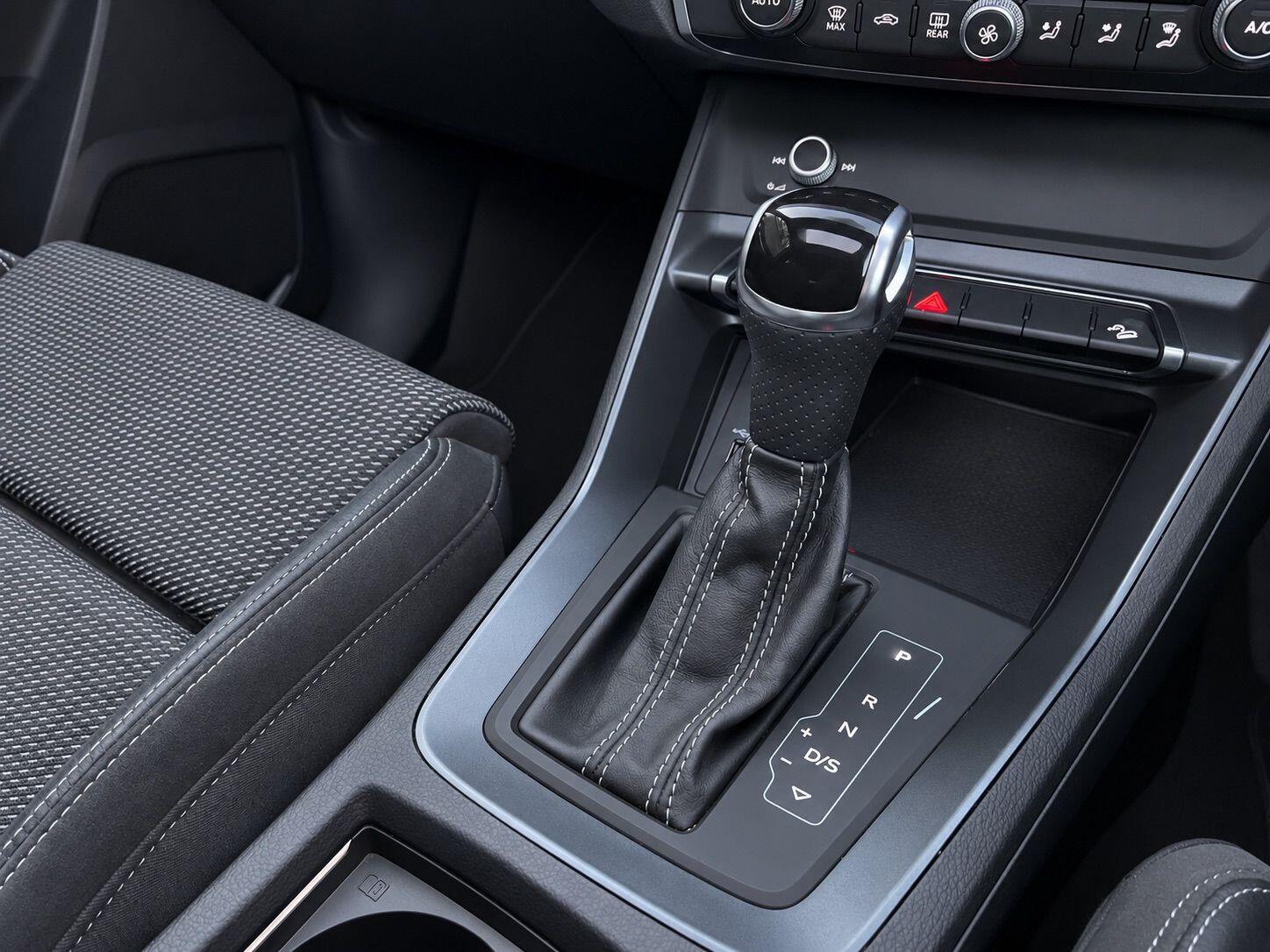Audi Q3 view 26