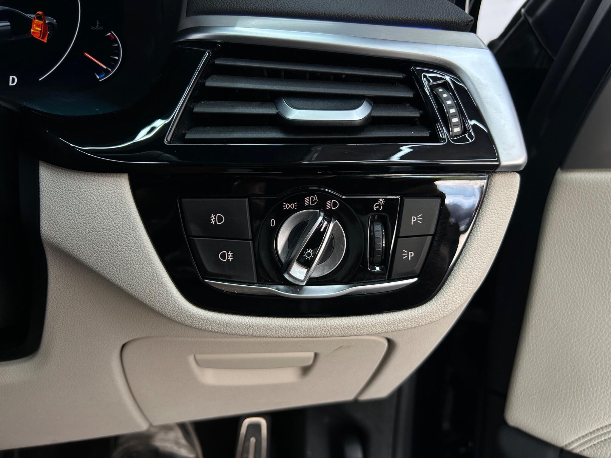 BMW 5 Series view 24