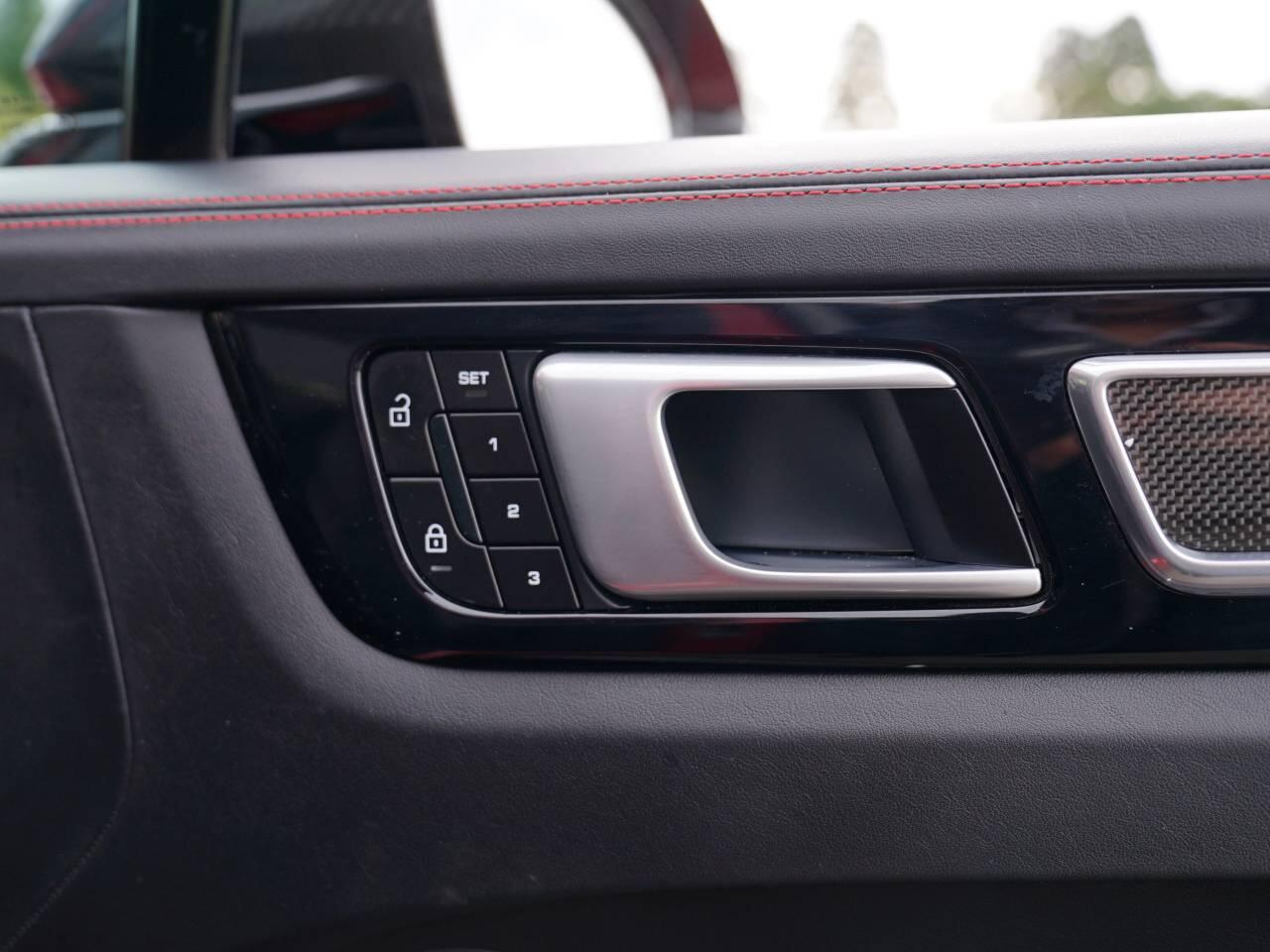 Porsche Cayenne view 50