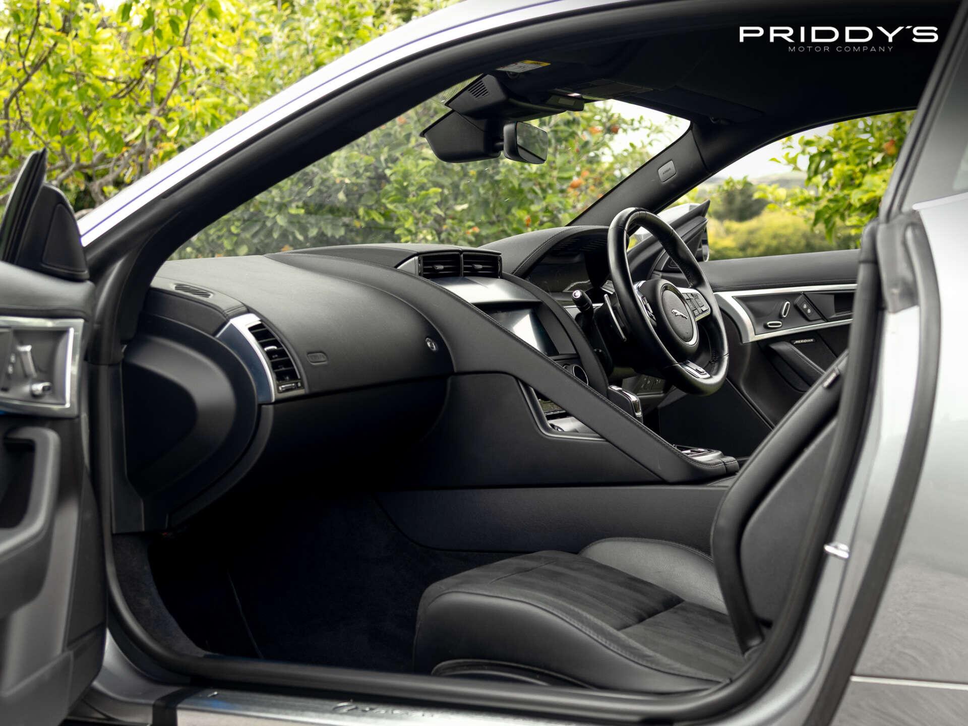 Jaguar F-Type view 18