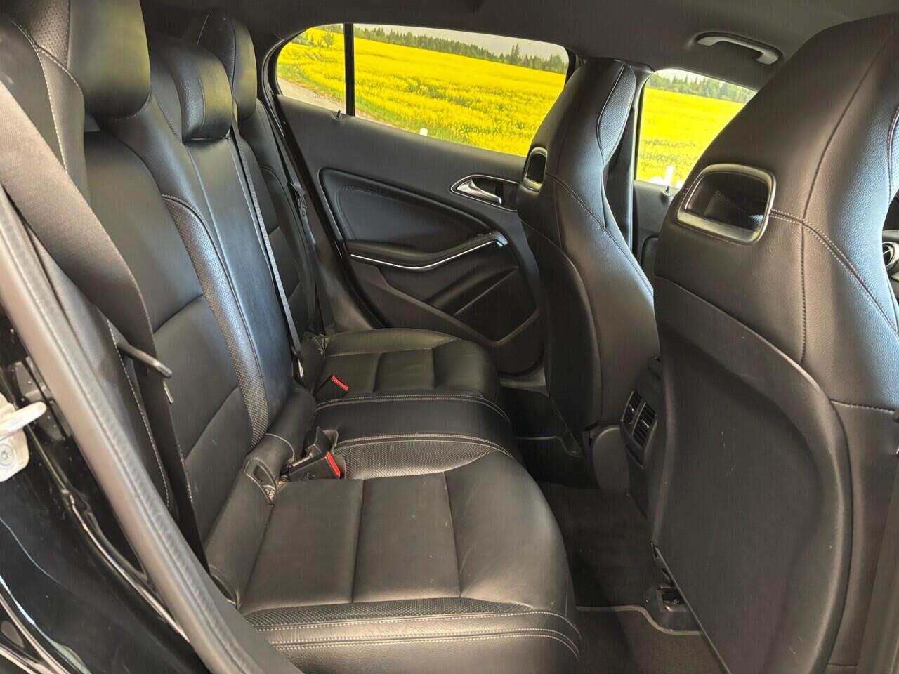 Mercedes-Benz GLA view 20