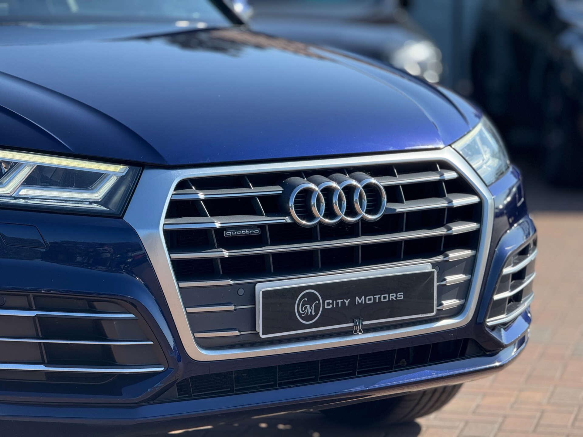 Audi Q5 view 12