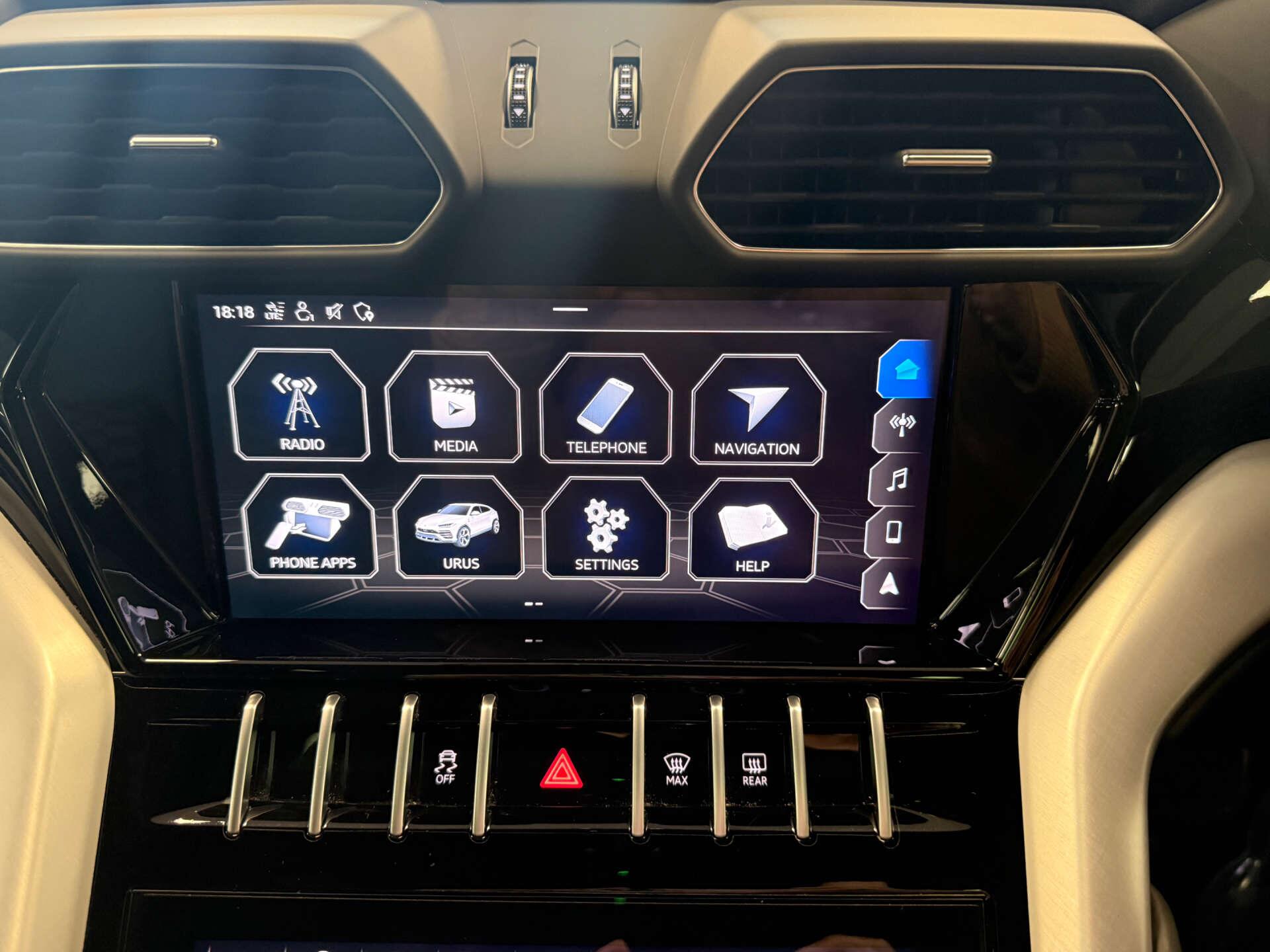 Lamborghini Urus view 23