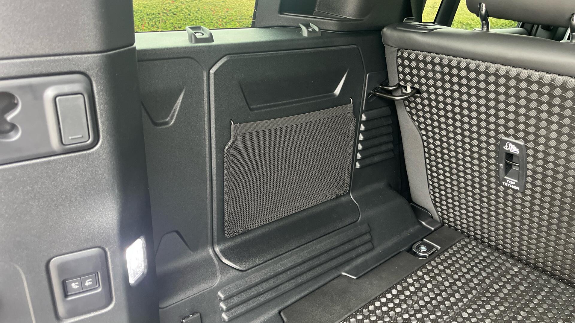 Land Rover Defender view 31