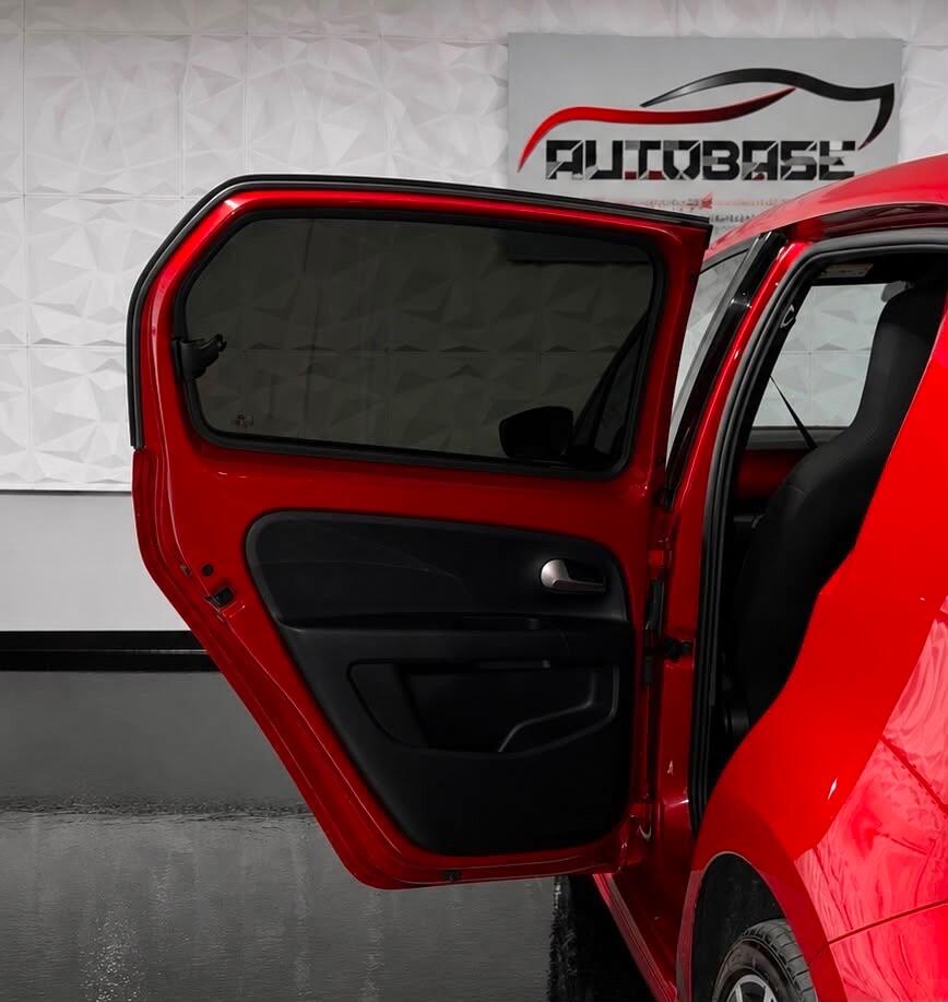 Volkswagen Up! view 28