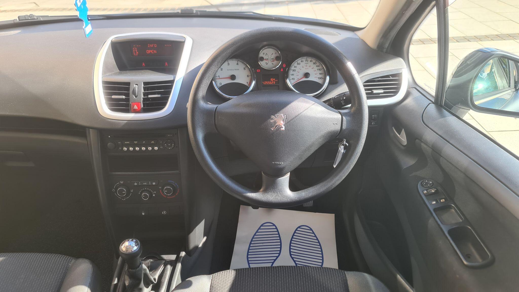 Peugeot 207 view 18