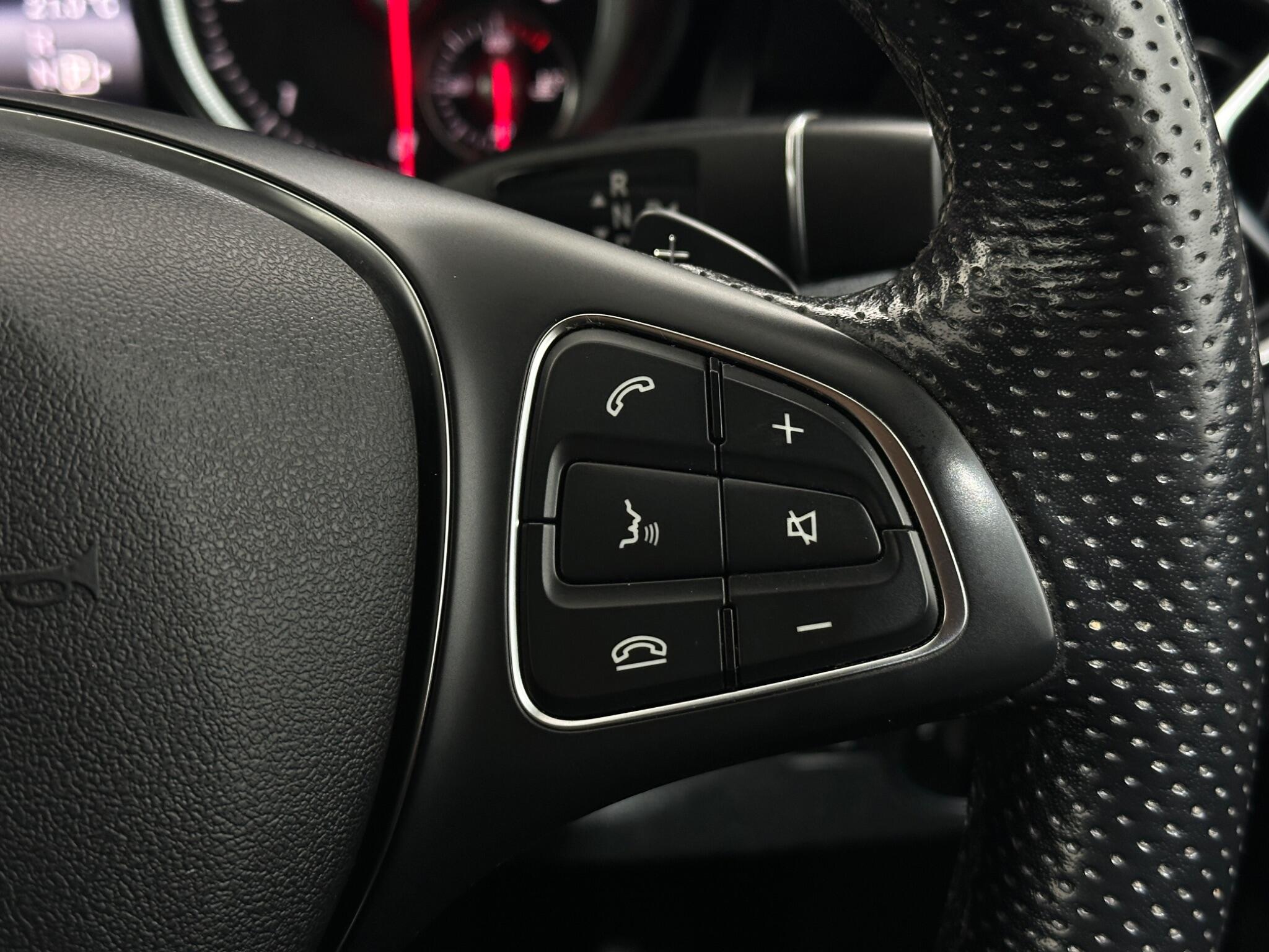 Mercedes-Benz Gla view 16