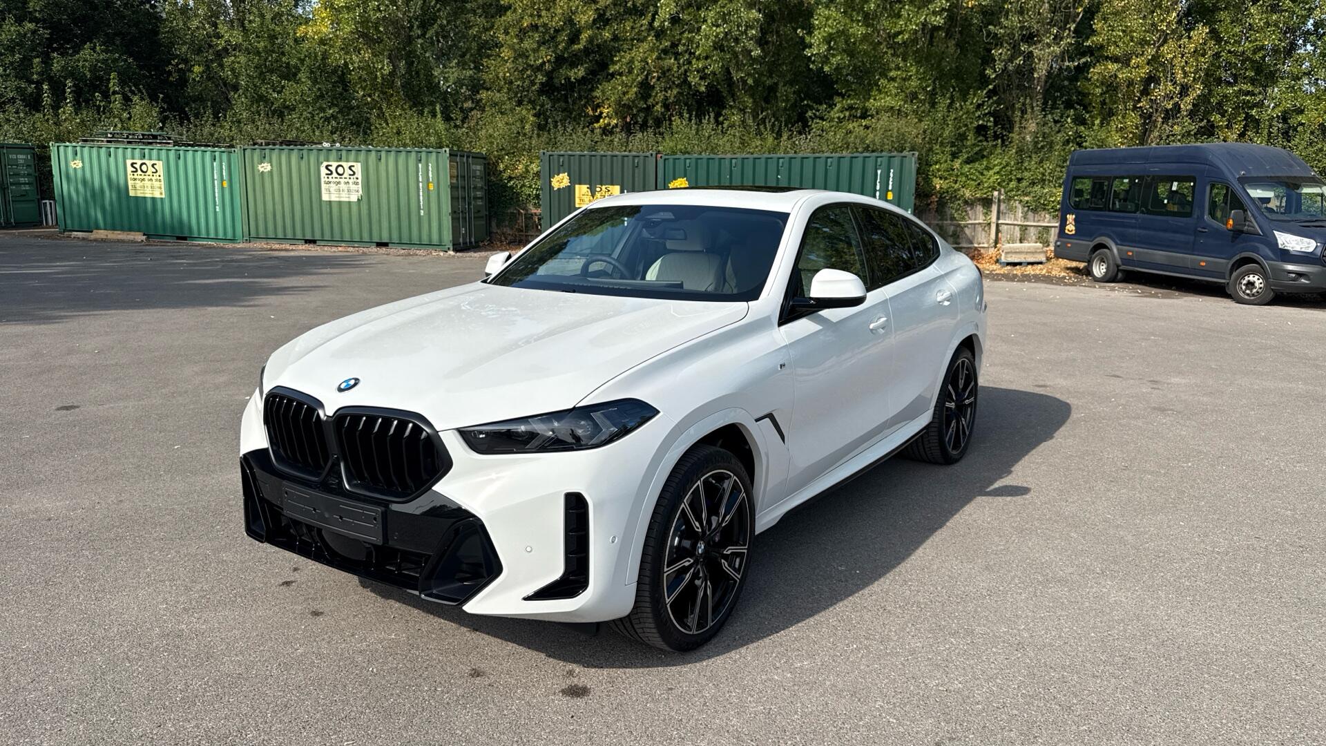 BMW X6 view 26