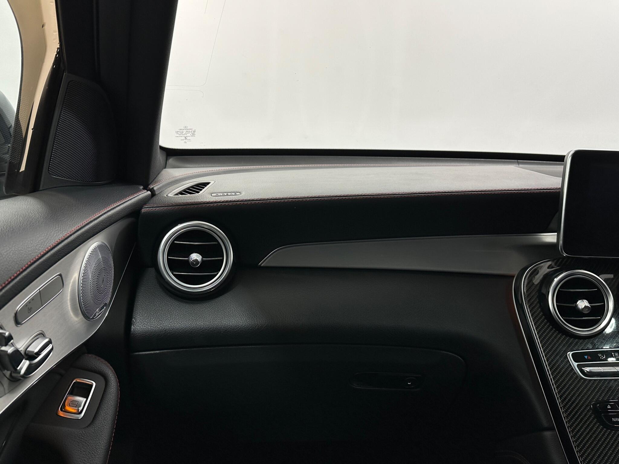 Mercedes-Benz GLC view 30