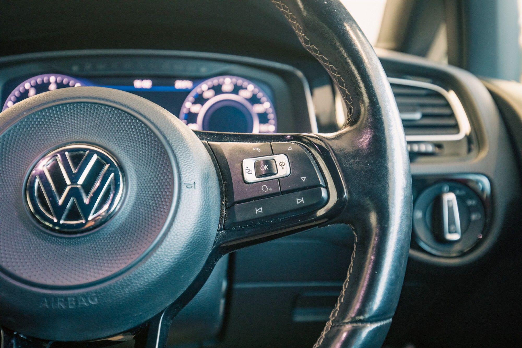 Volkswagen Golf view 18