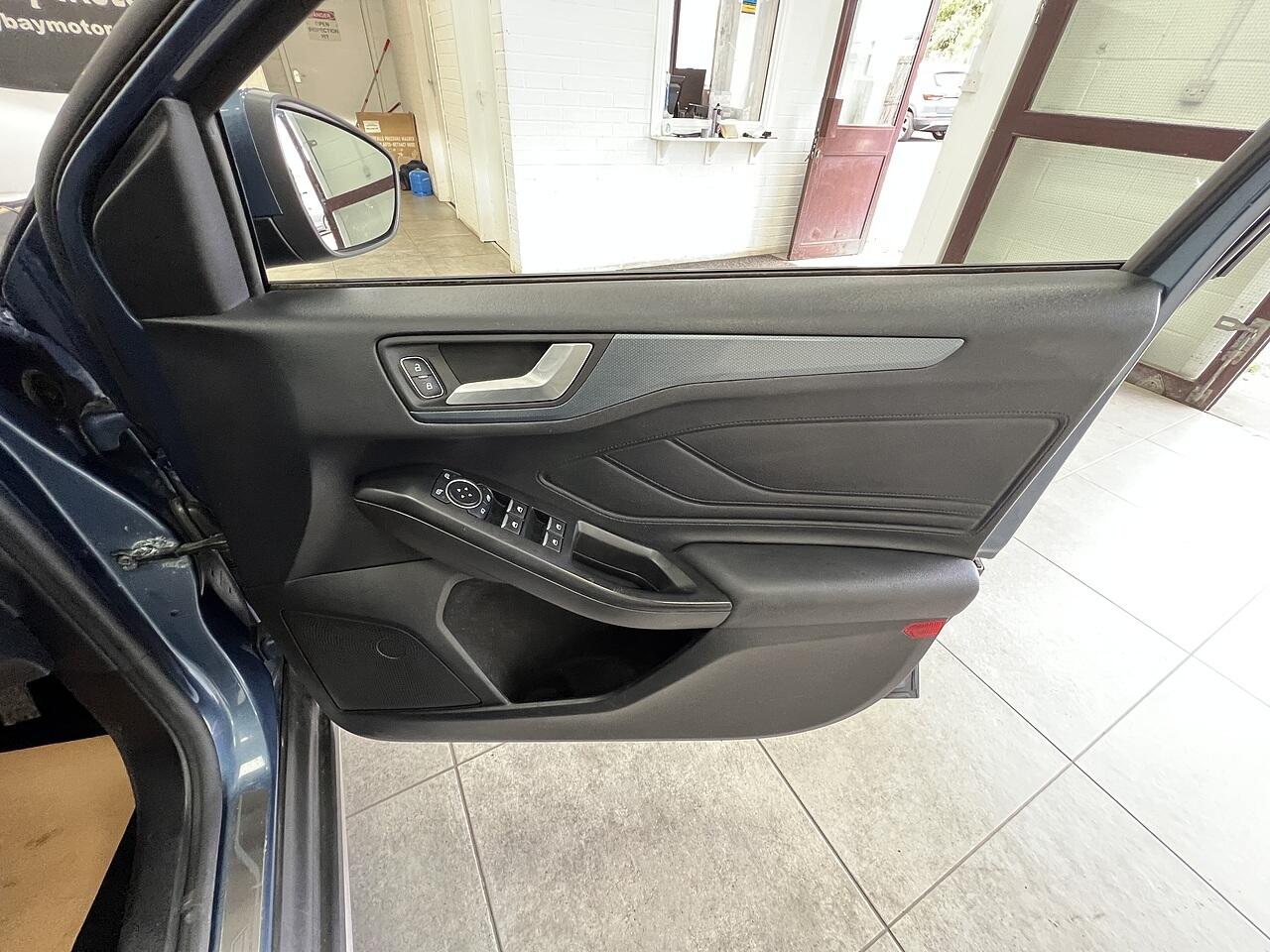 Ford Focus view 13
