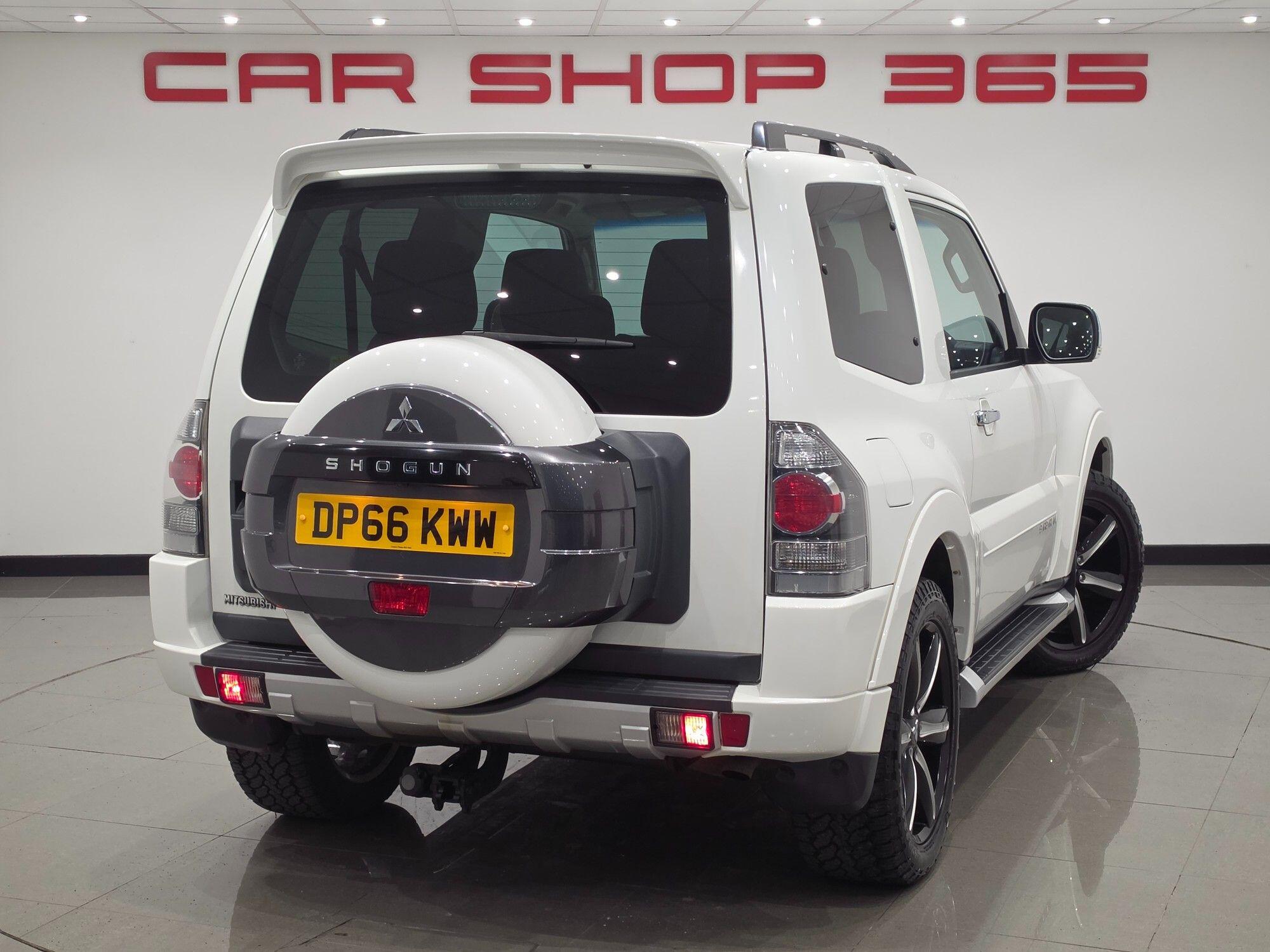 Mitsubishi Shogun view 12
