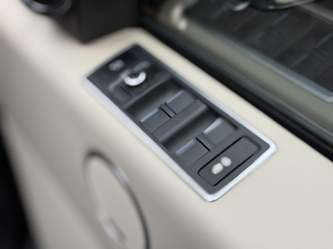 Land Rover Range Rover view 32