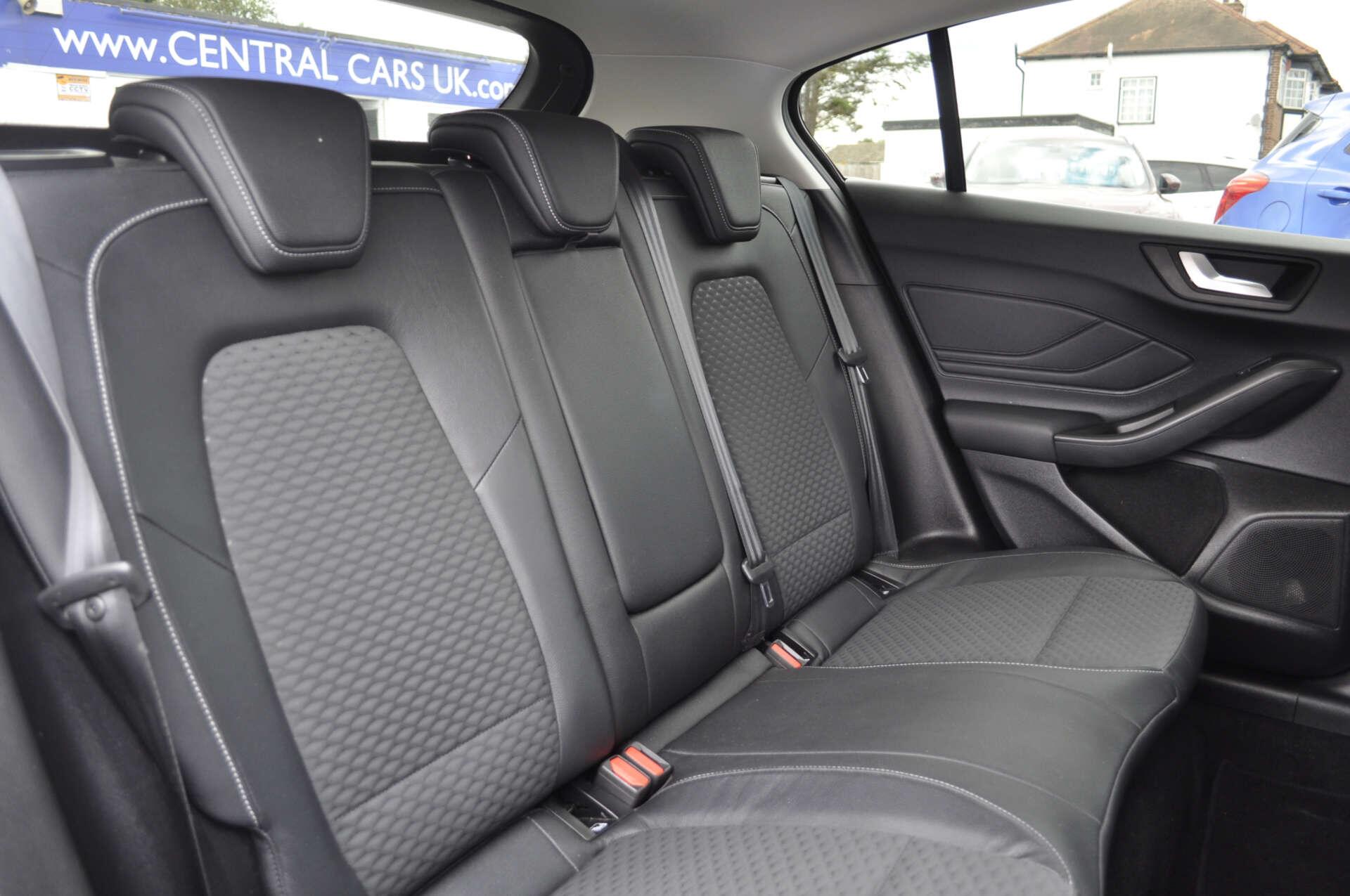 Ford Focus view 11