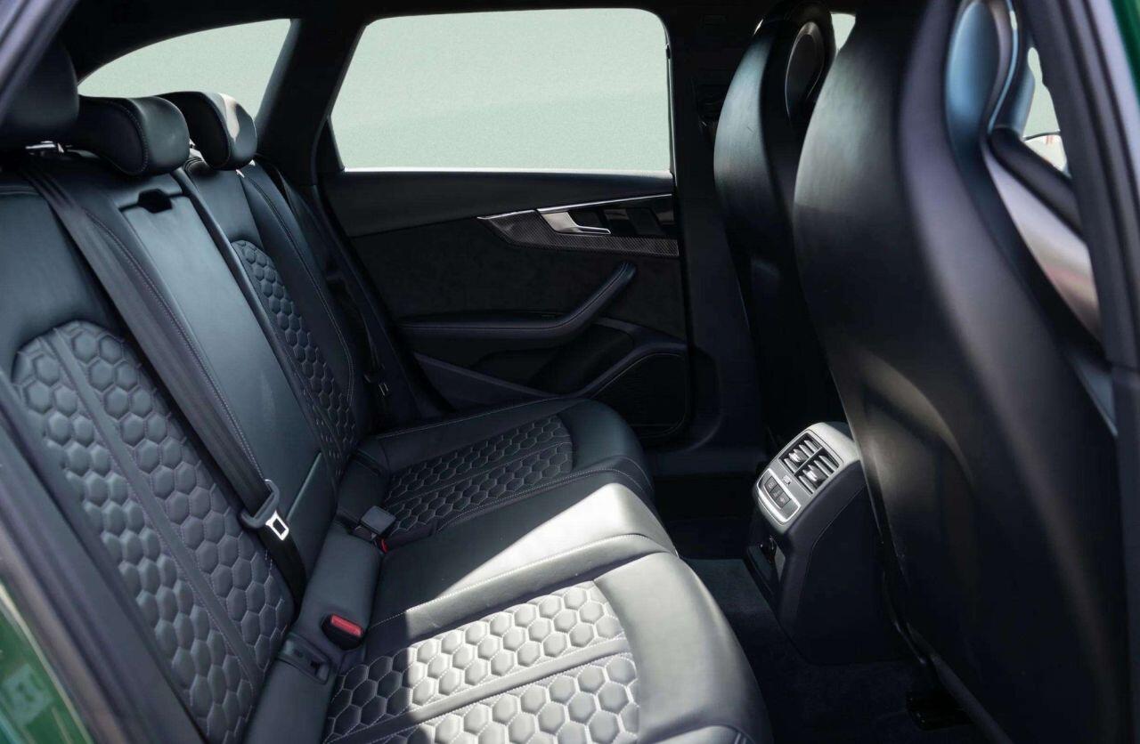 Audi RS4 Avant view 32