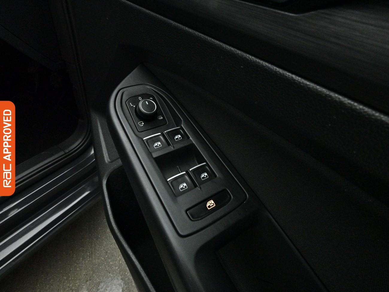 Volkswagen Golf view 23