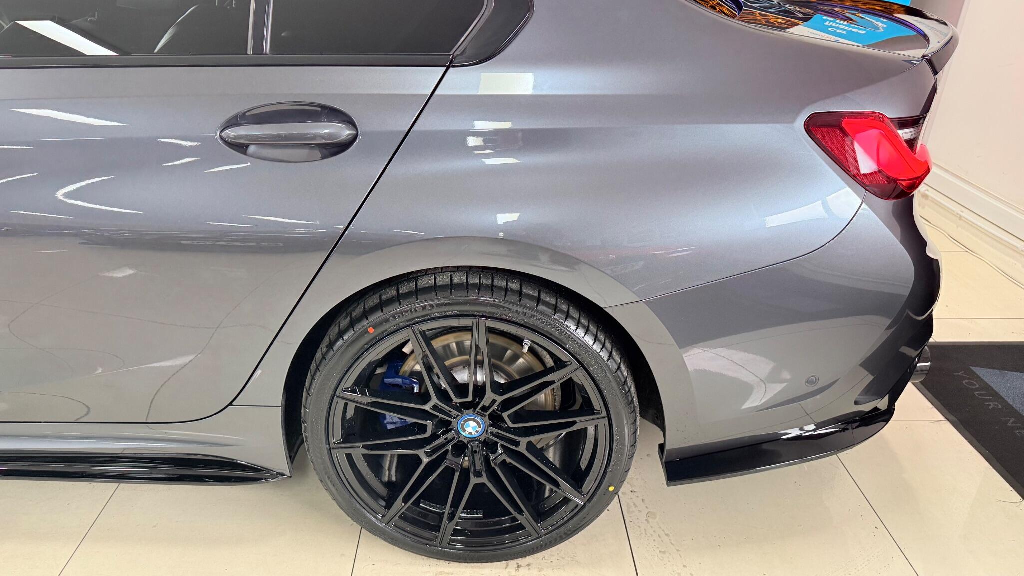 BMW 3 Series view 40