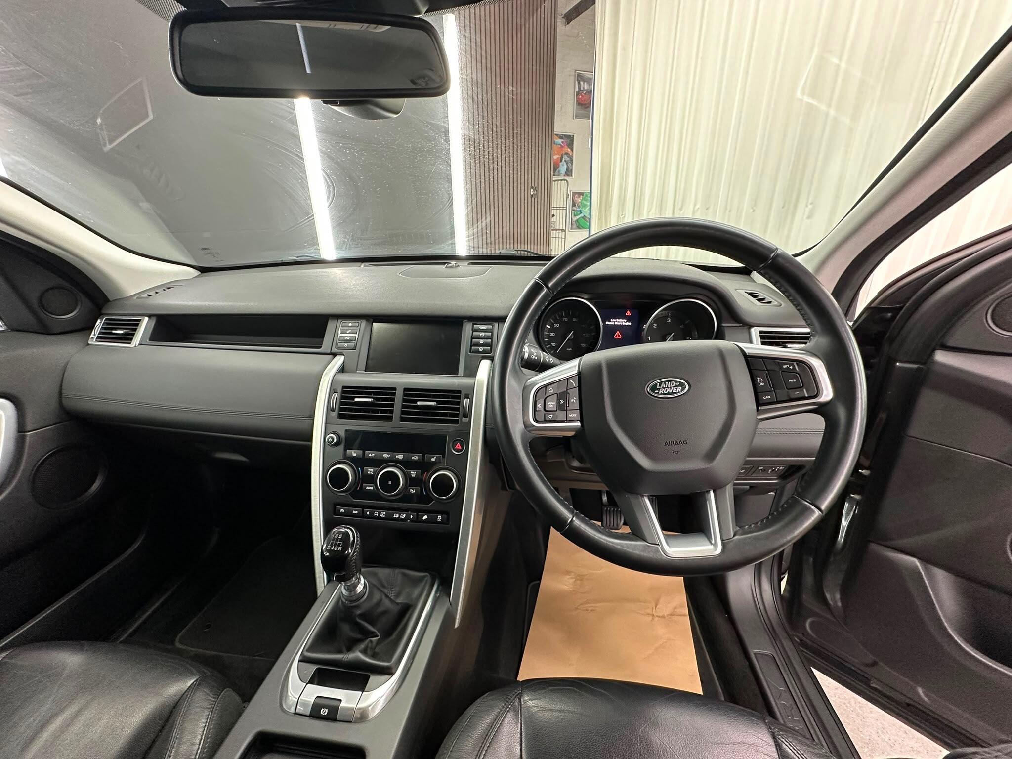 Land Rover Discovery Sport view 34