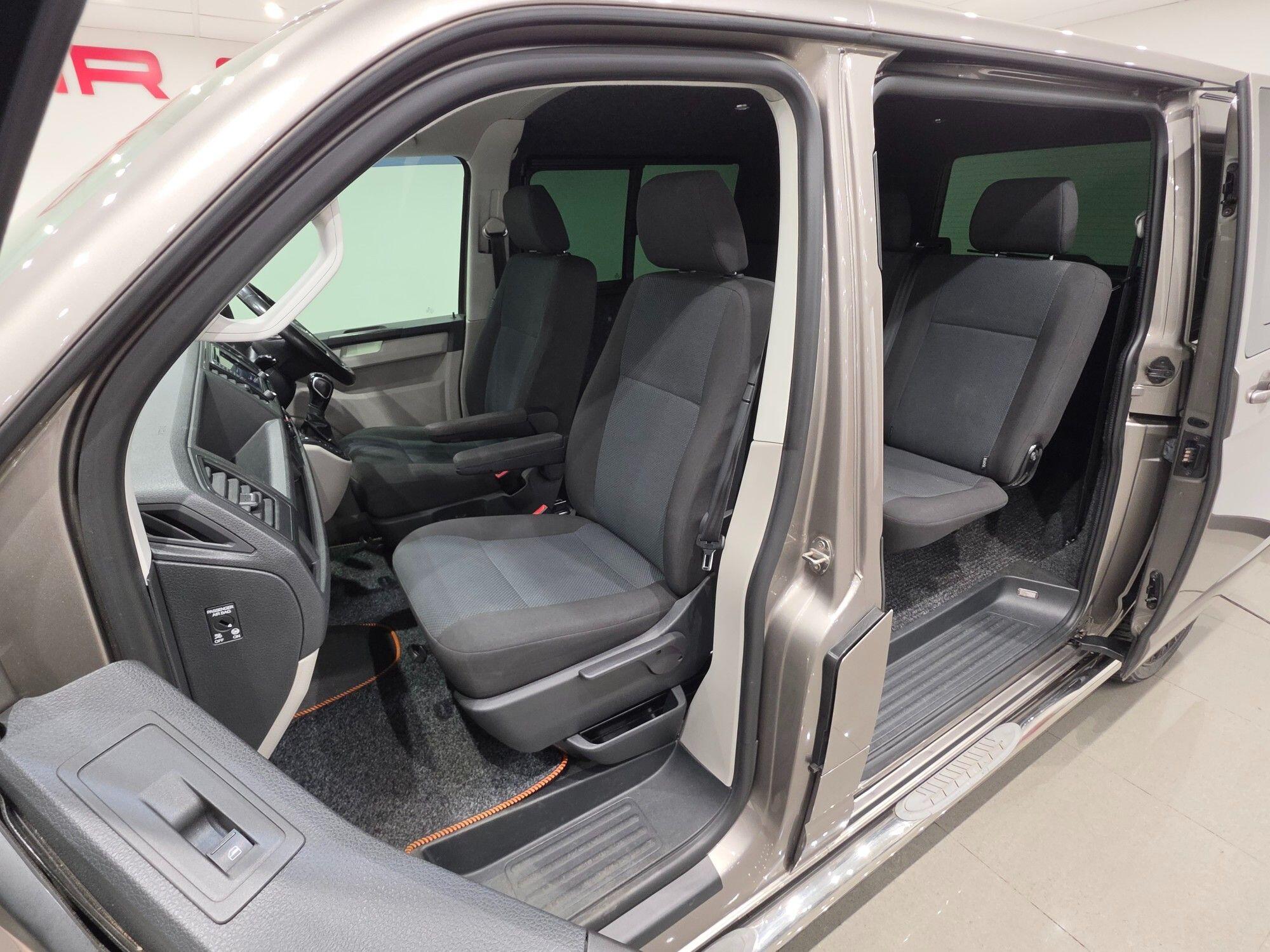 Volkswagen Transporter view 8