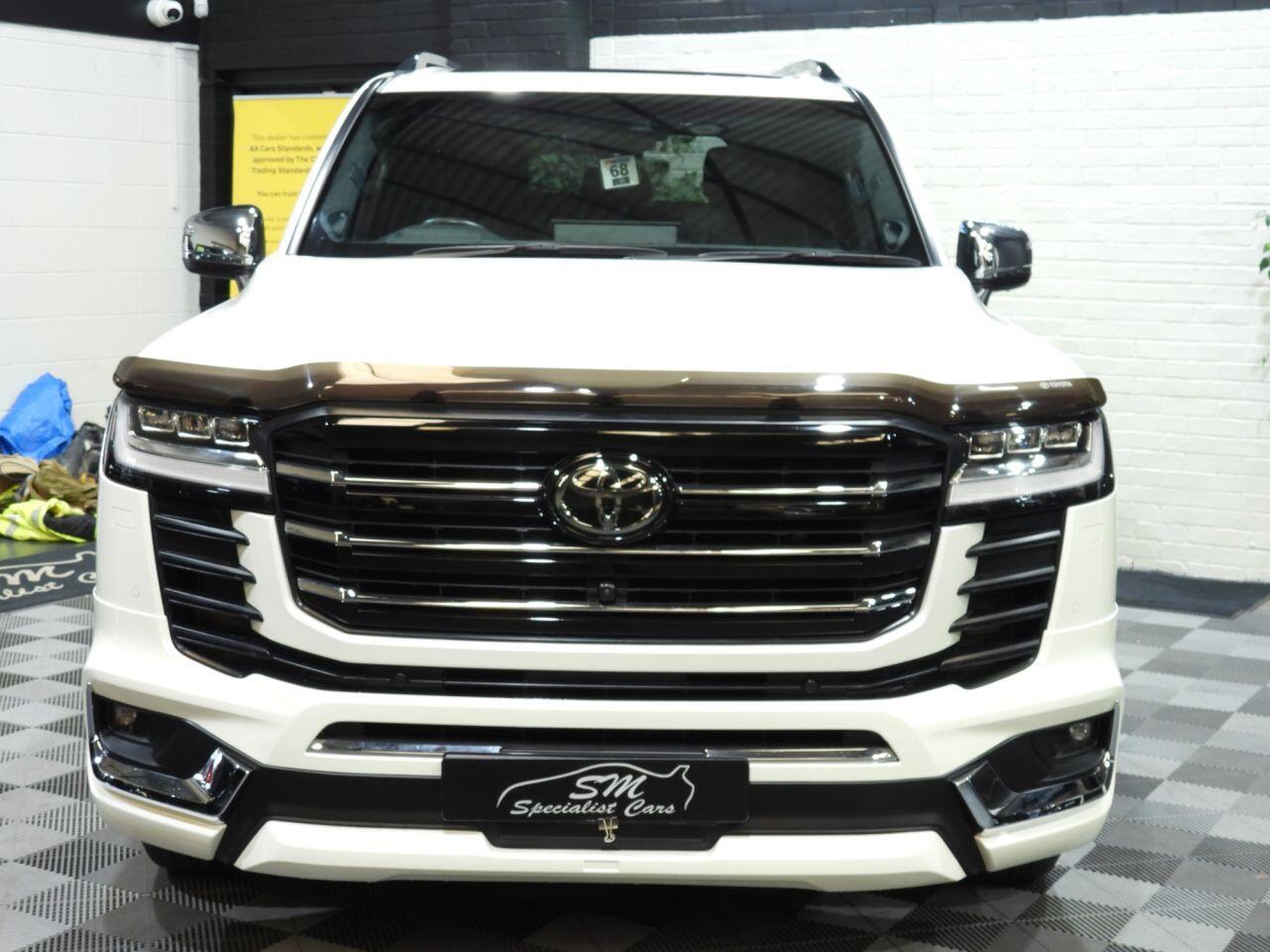 Toyota Land Cruiser view 9