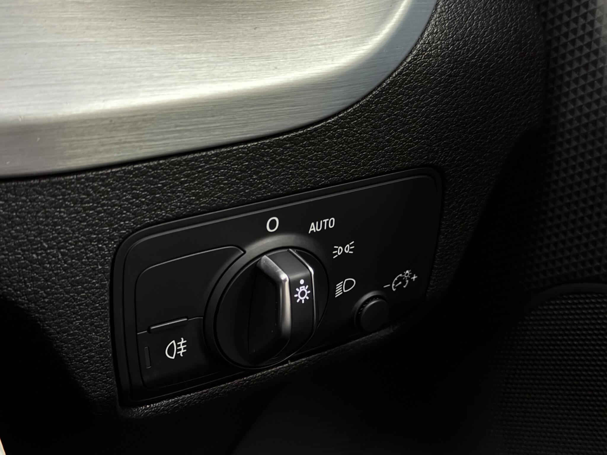 Audi Q2 view 21