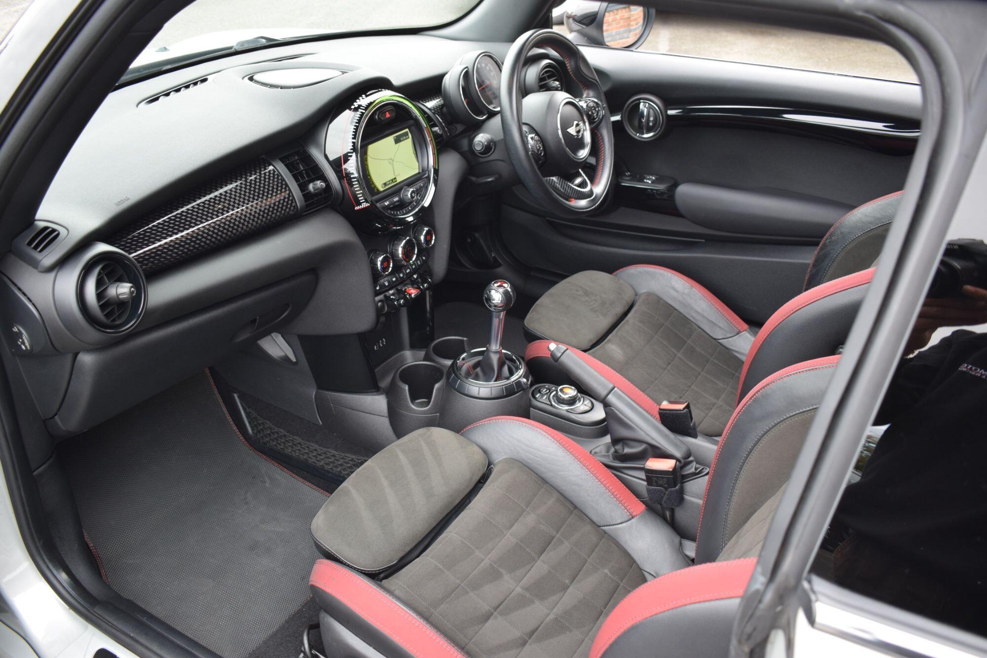 Mini Hatch view 32